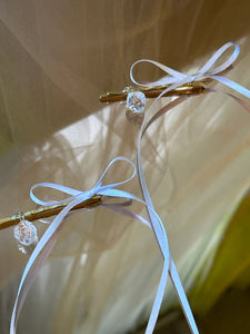 DELICATE BOW PINS - IVORY