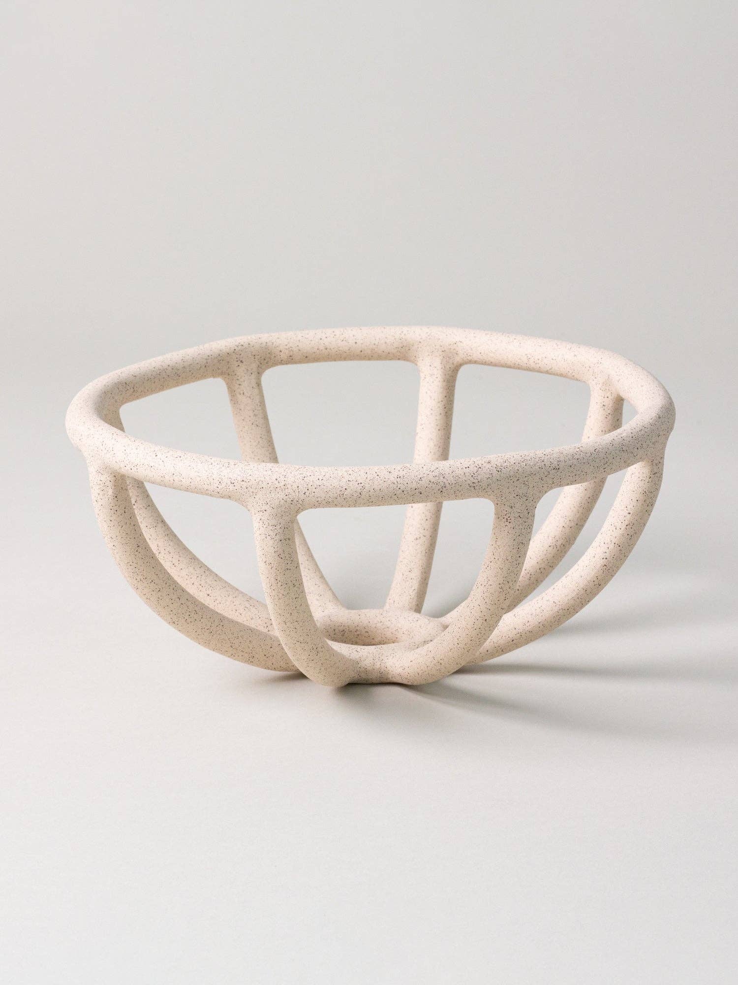 Virginia Sin - Prong Fruit Bowl, Sand: Medium