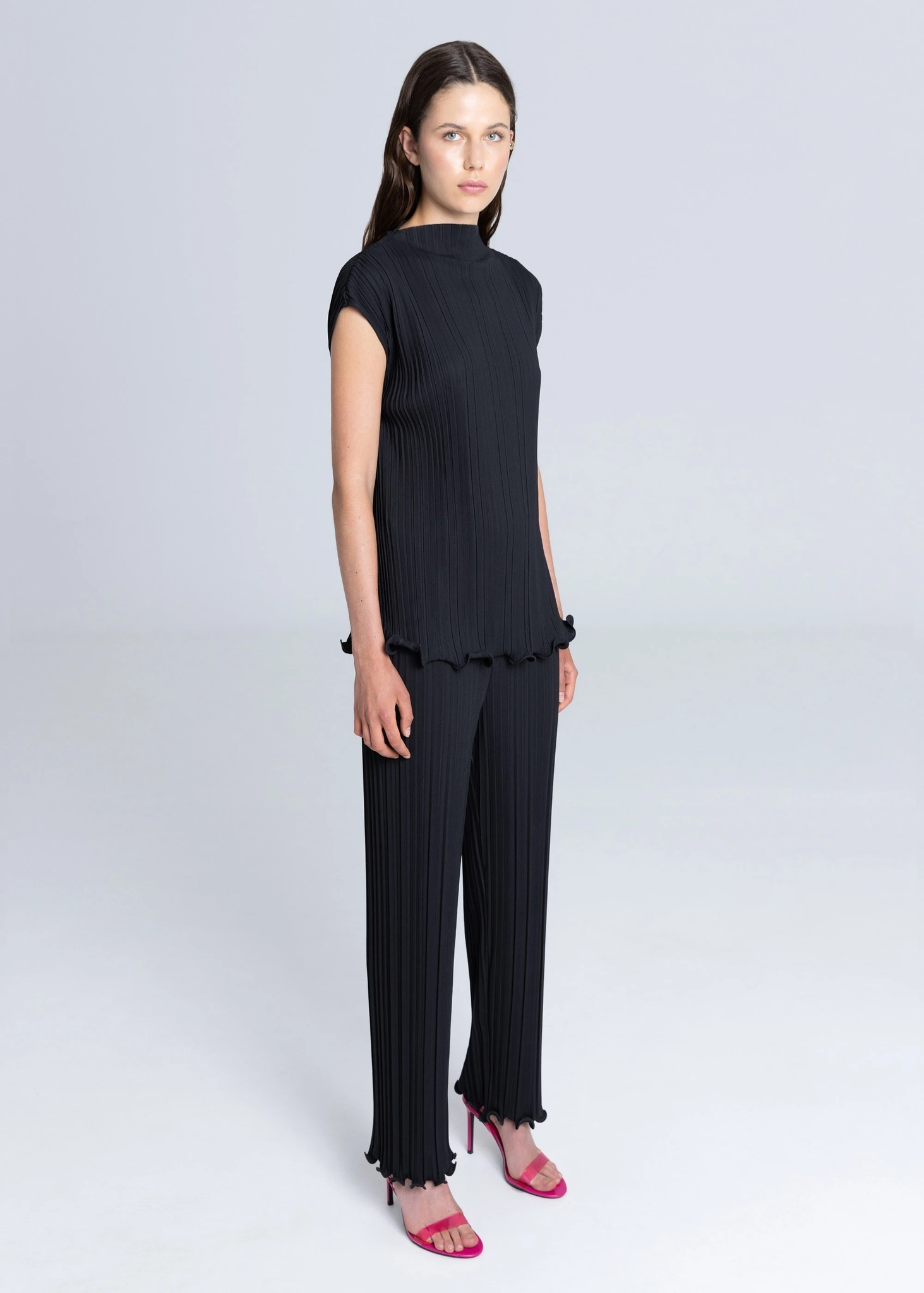 PLEATED STRAIGHT LEG SCALLOP EDGE TROUSERS - BLACK