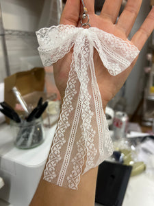 LACE BOW KEYCHAIN