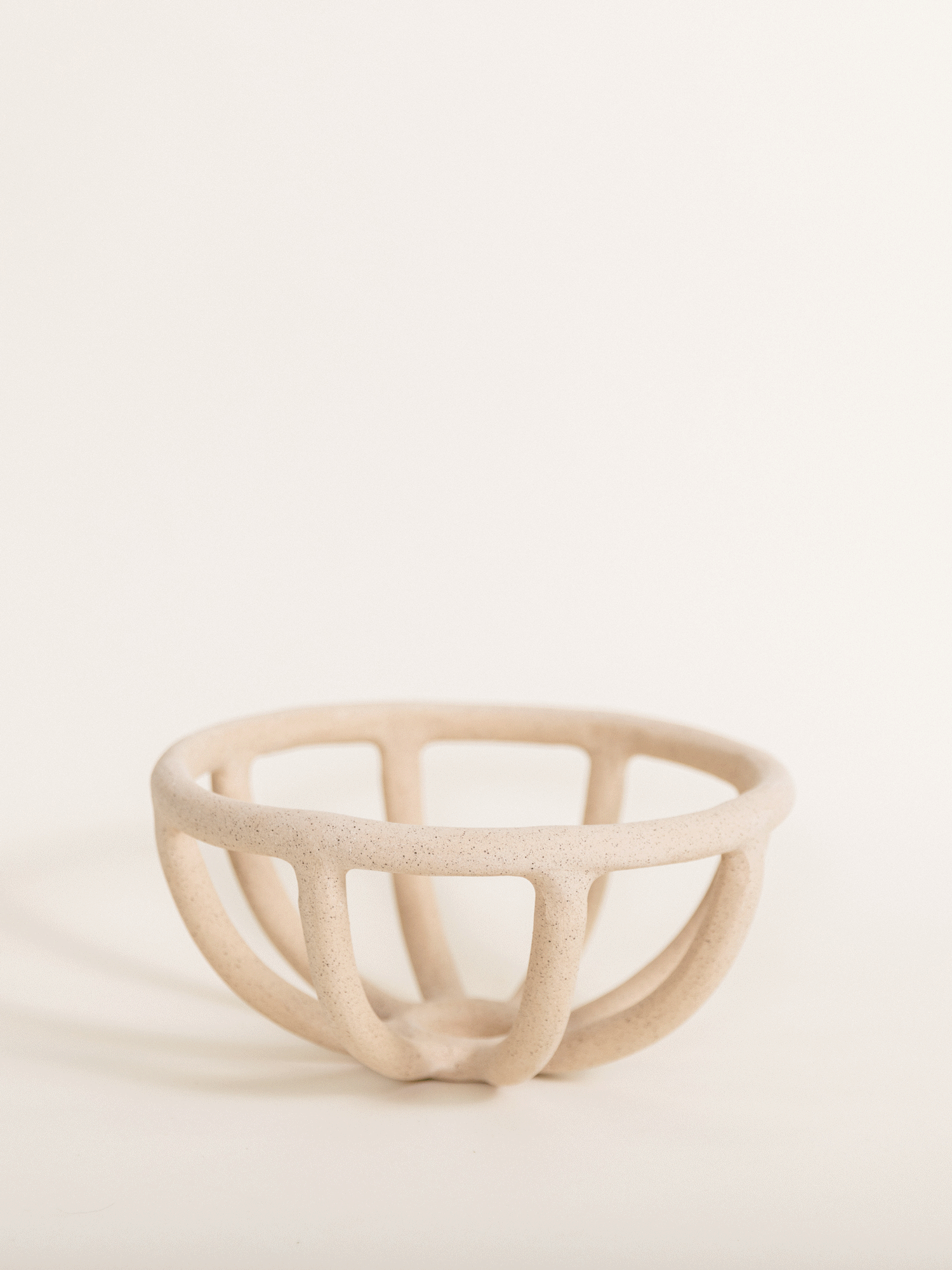 Virginia Sin - Prong Fruit Bowl, Sand: Medium