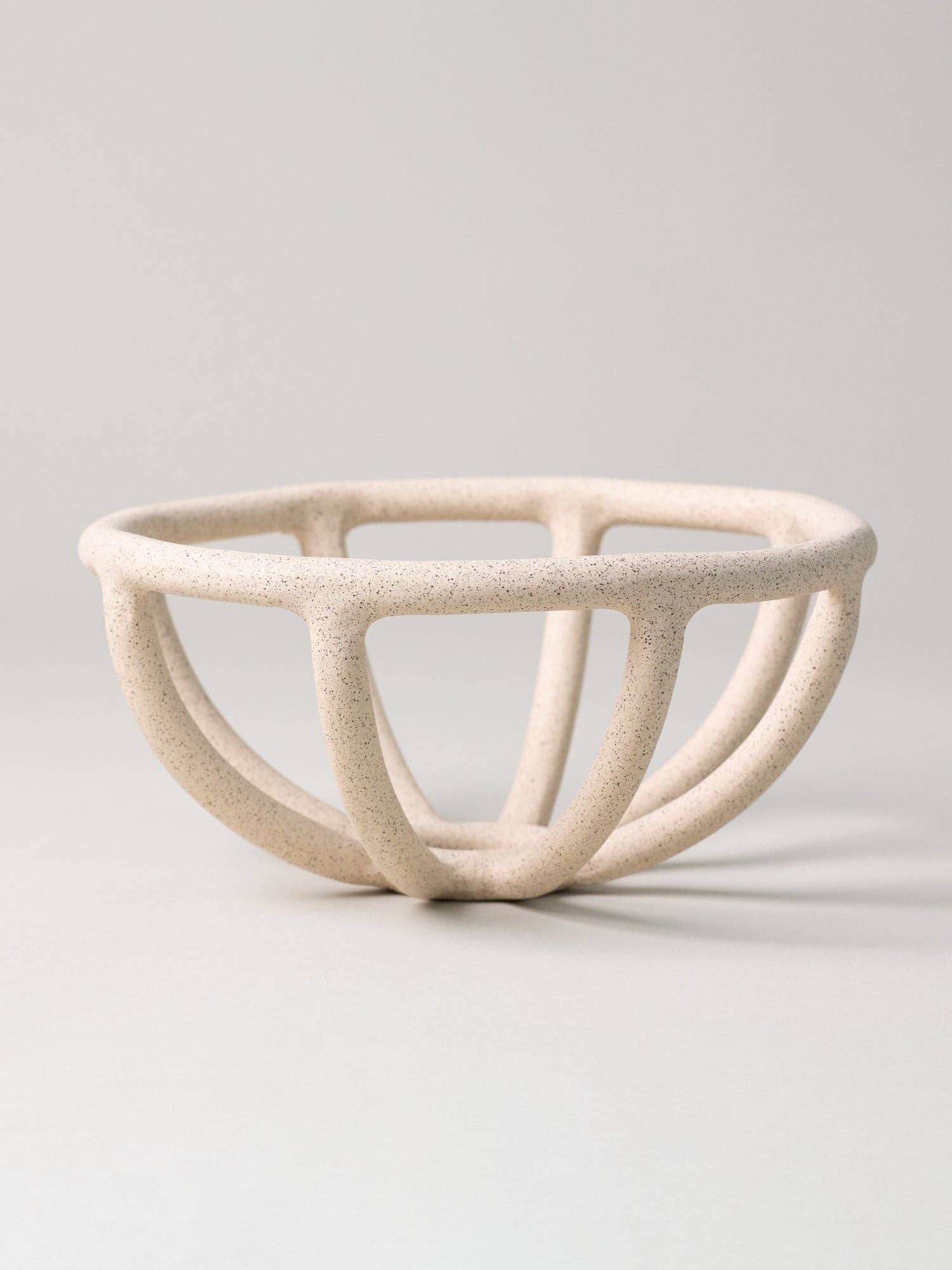 Virginia Sin - Prong Fruit Bowl, Sand: Medium