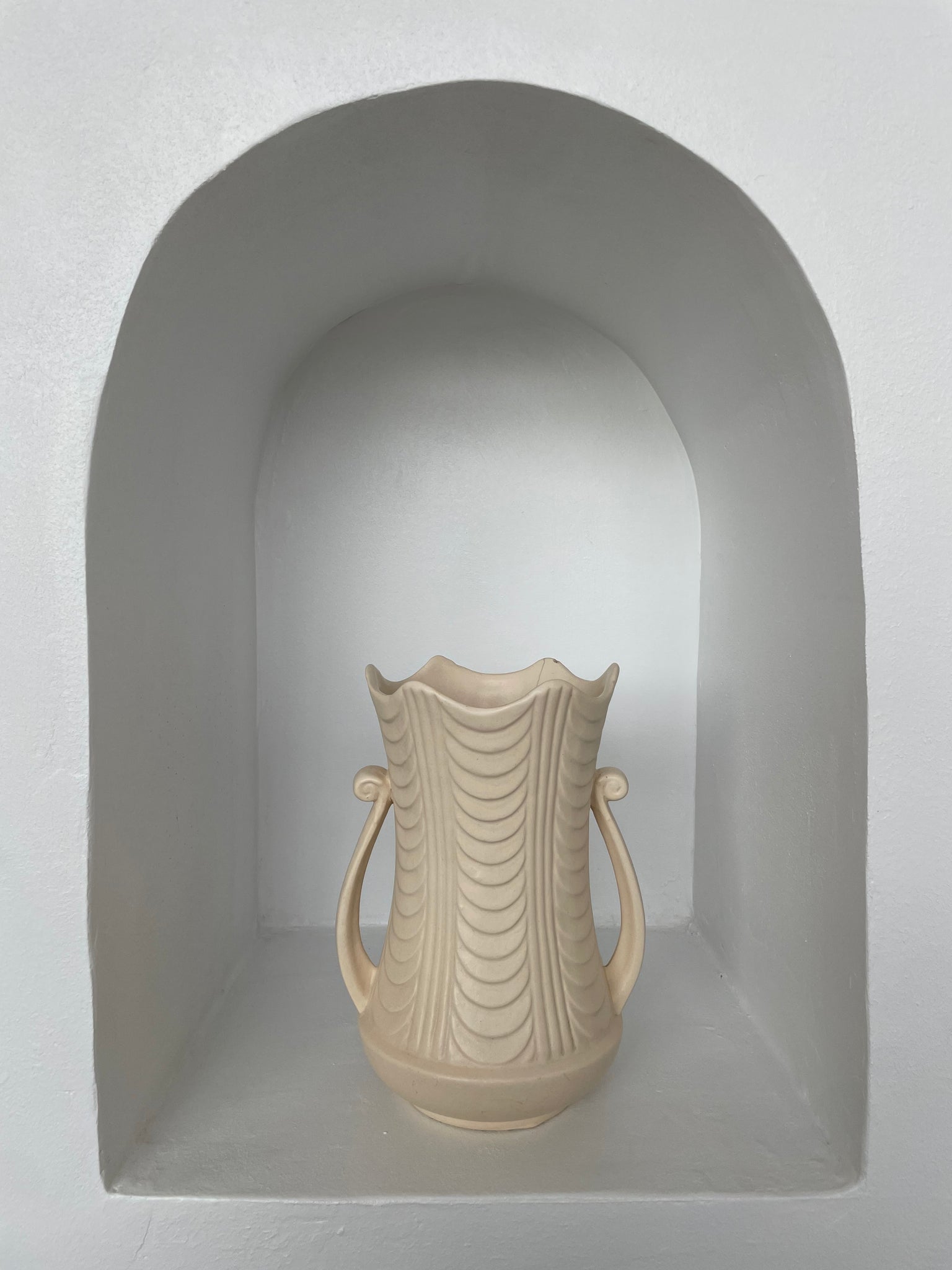 MATTE DOUBLE HANDLE VASE