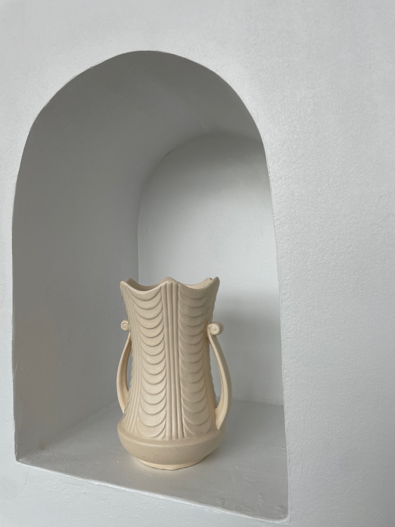 MATTE DOUBLE HANDLE VASE