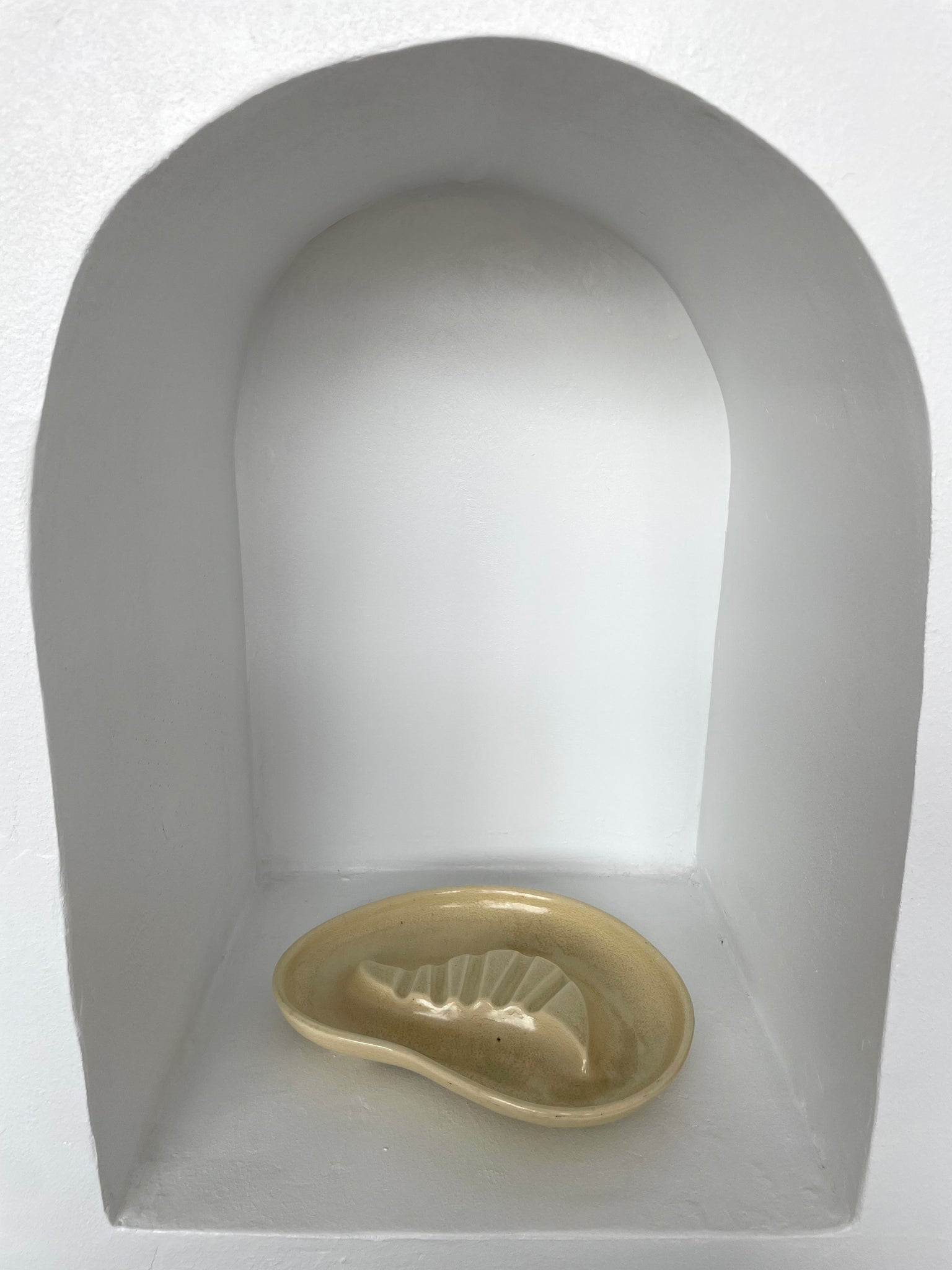 LARGE CREAMY ASHTRAY