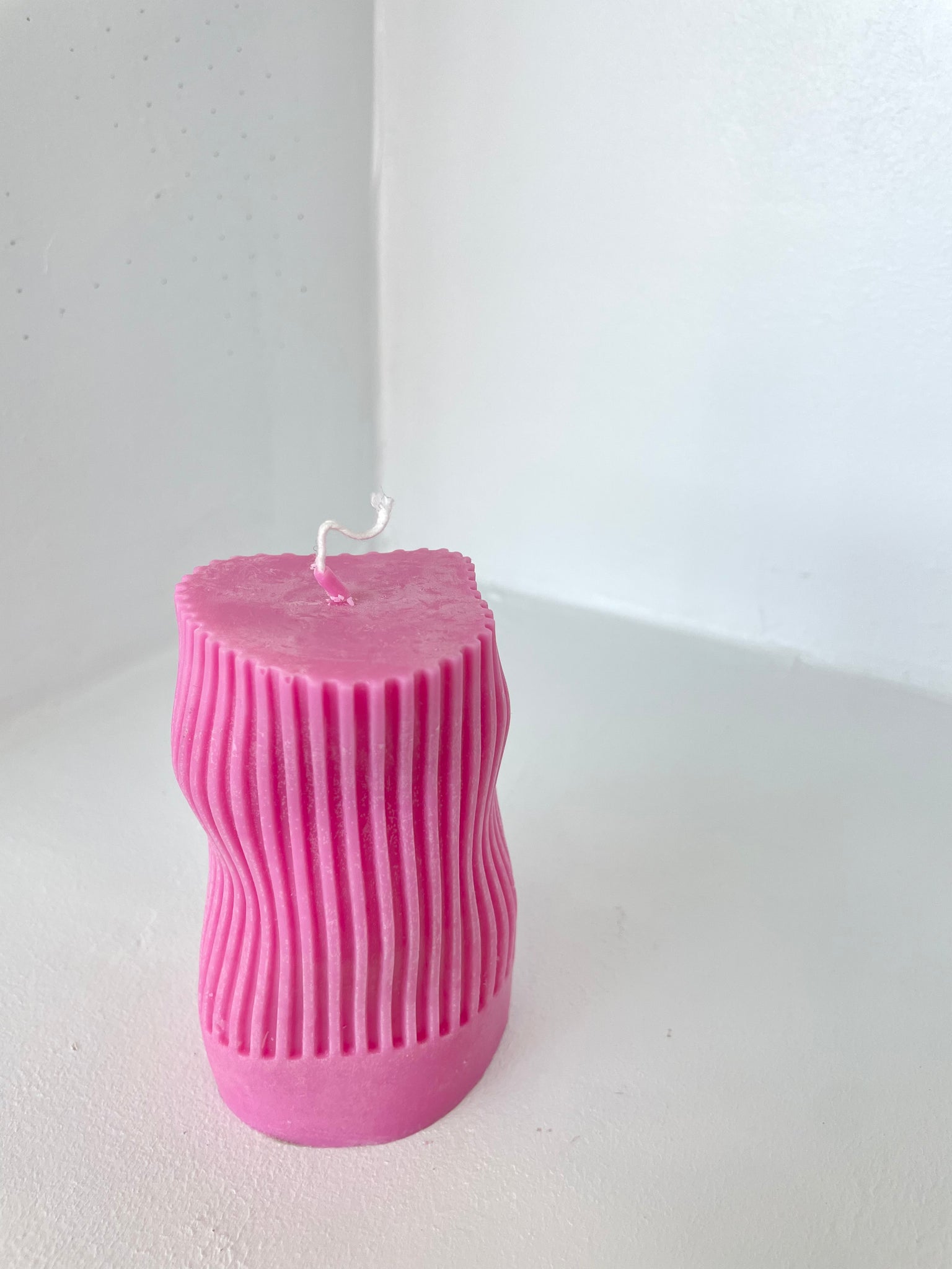WAVY PILLAR CANDLE - PINK