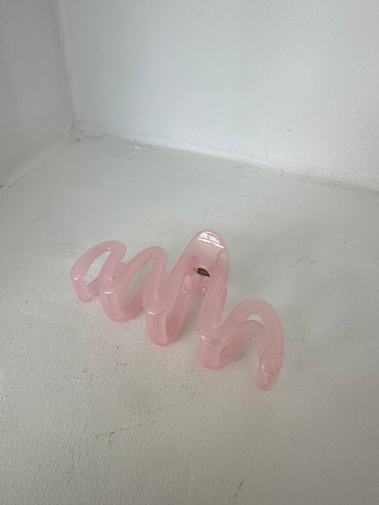 SQUIGGLE HAIR CLAW - PINK