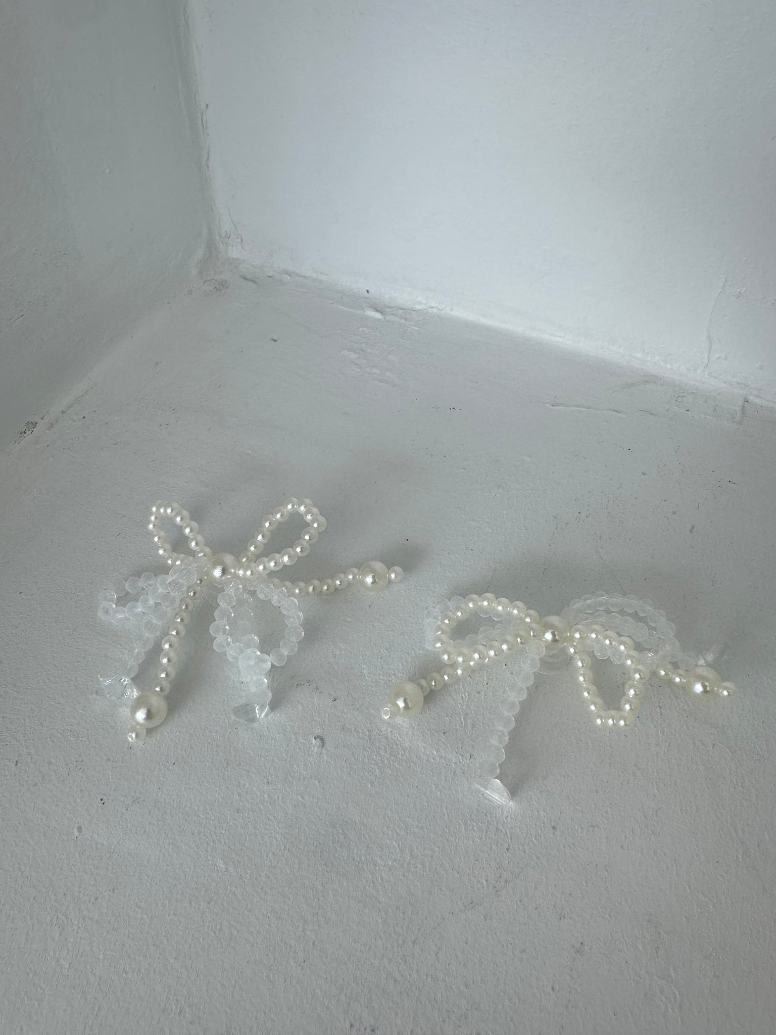 CROC CHARM SET - TWO TONE BOW