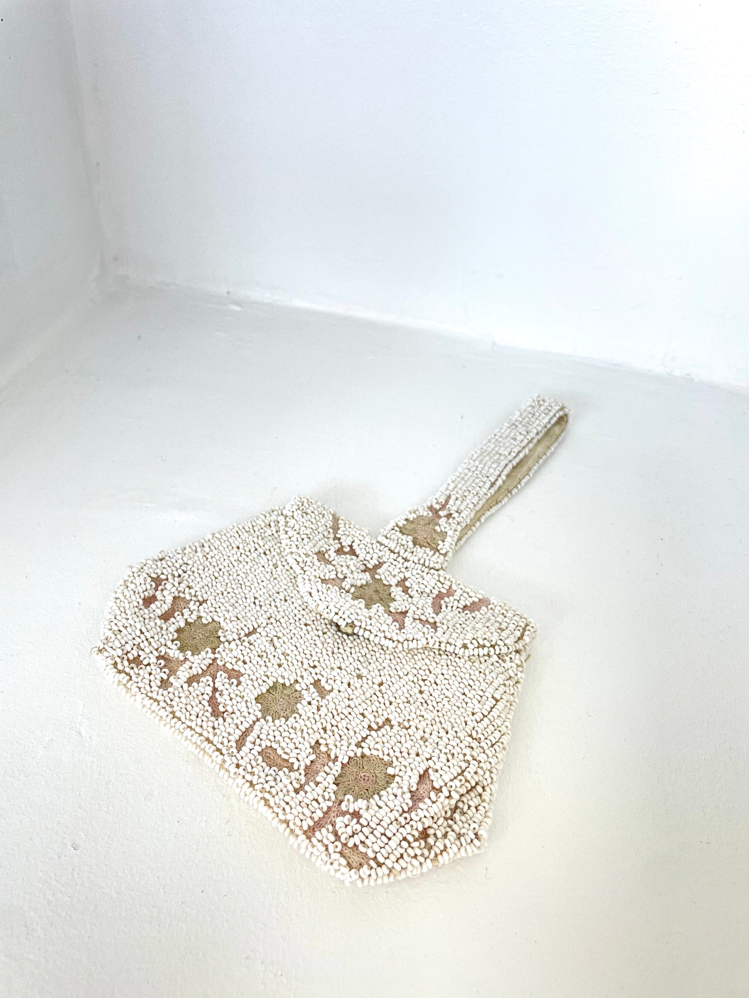 VINTAGE BEADED COIN PURSE