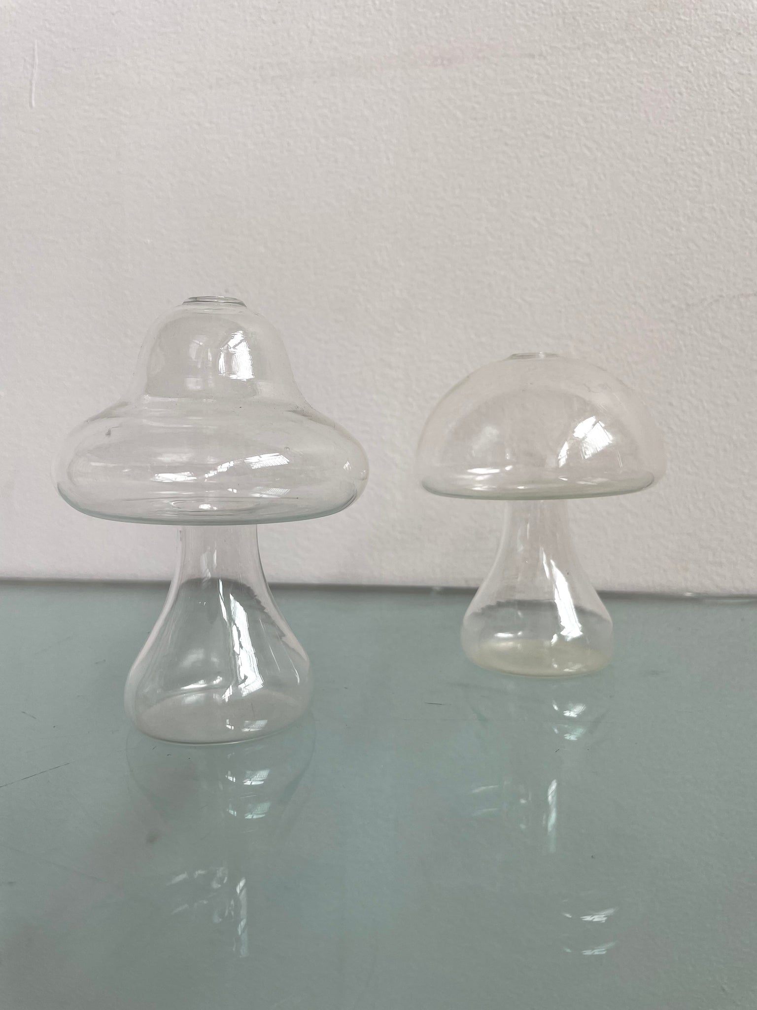 MINI GLASS MUSHROOM VASE - ROUND