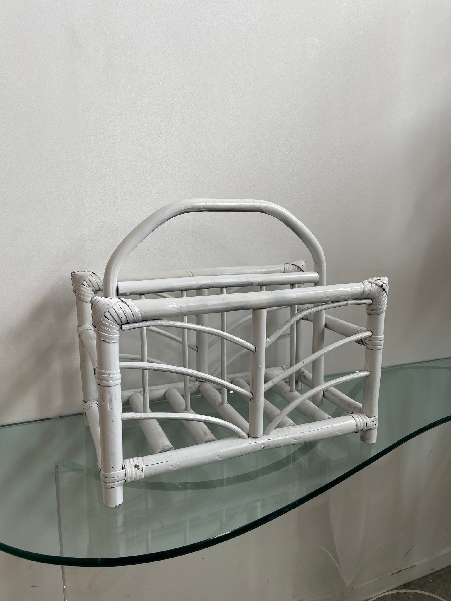 WICKER MAGAZINE RACK