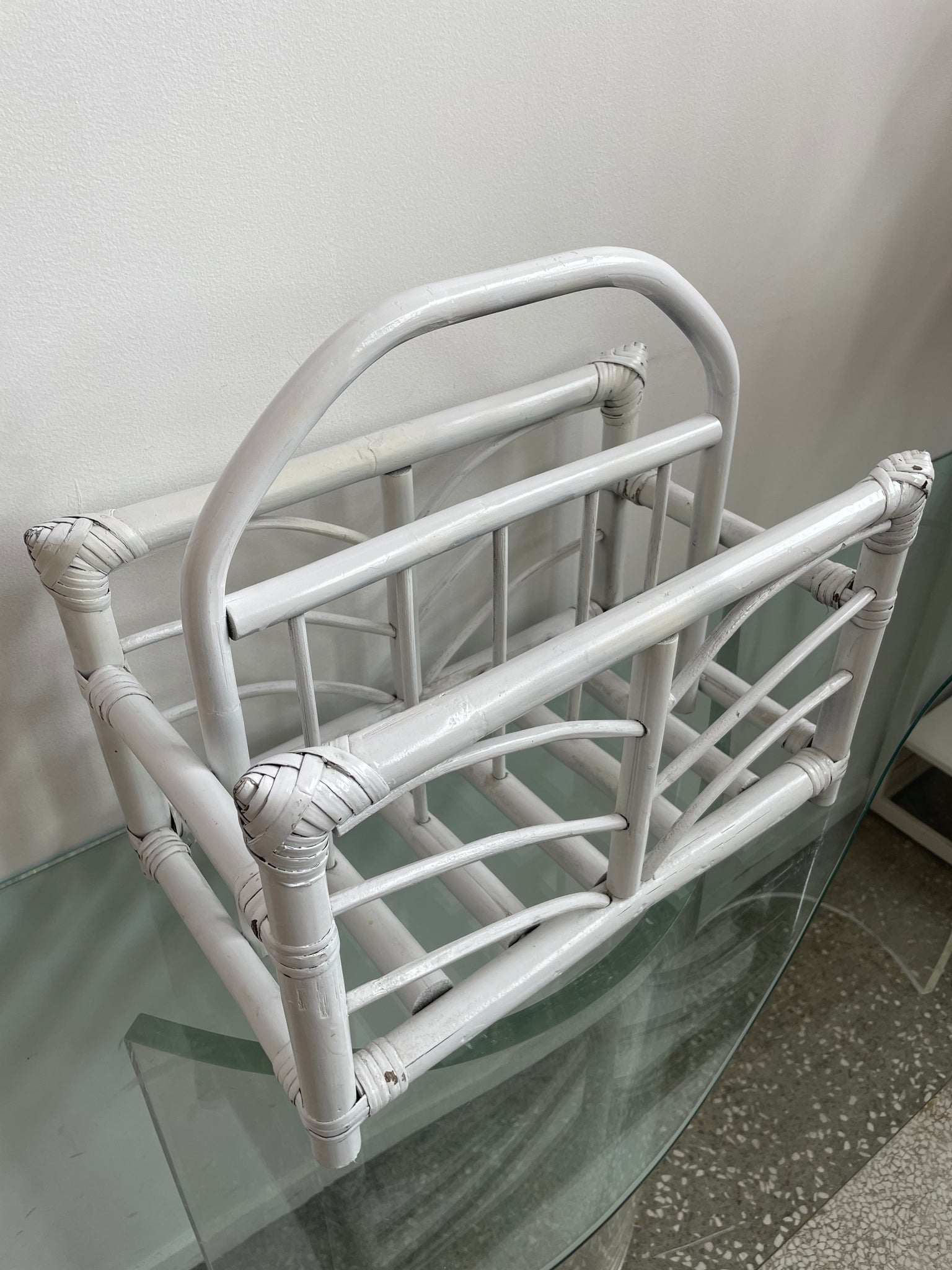 WICKER MAGAZINE RACK