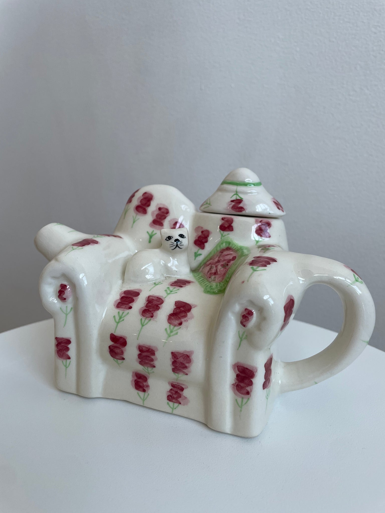 KITTY ON A COUCH TEAPOT