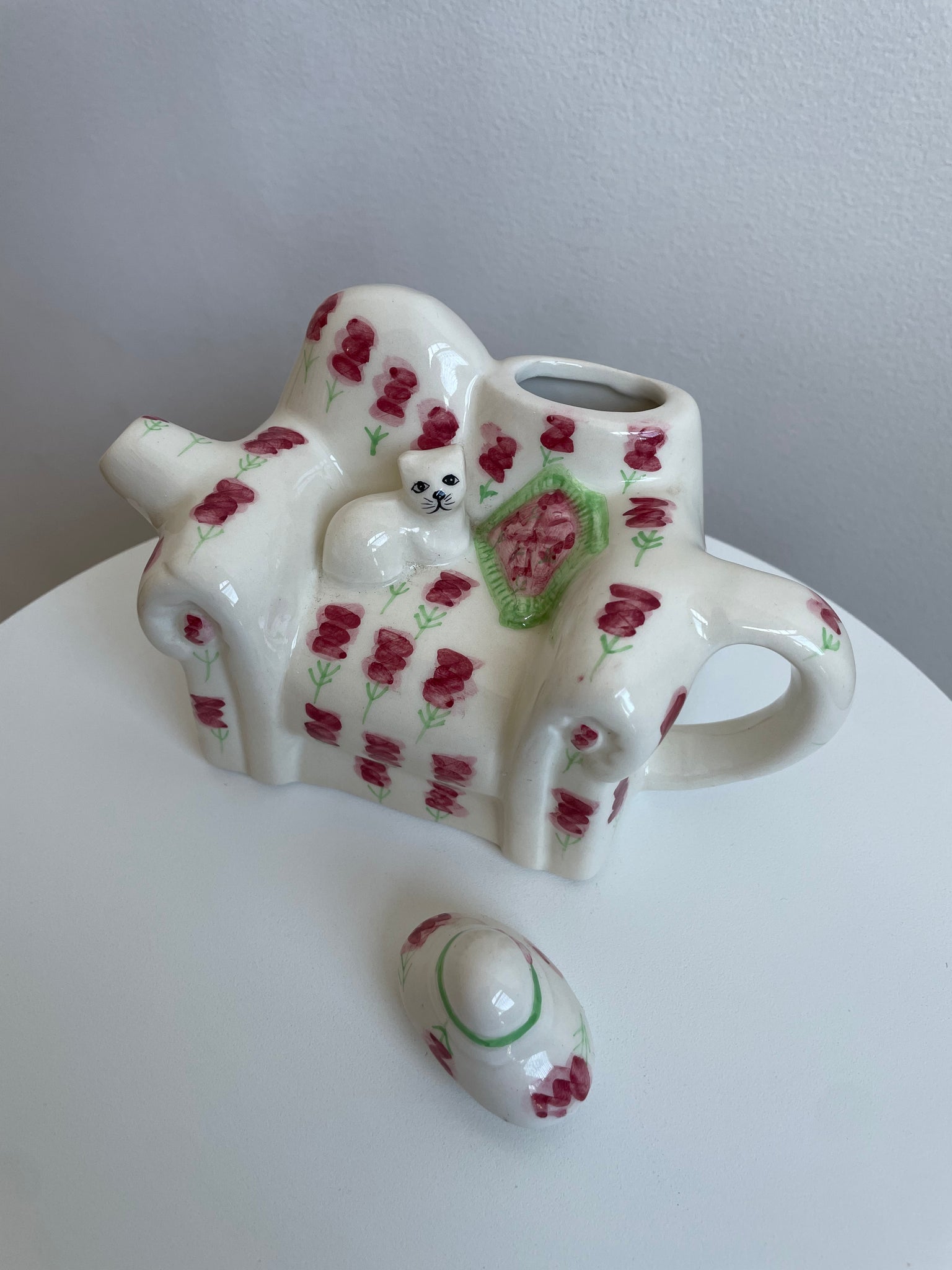KITTY ON A COUCH TEAPOT