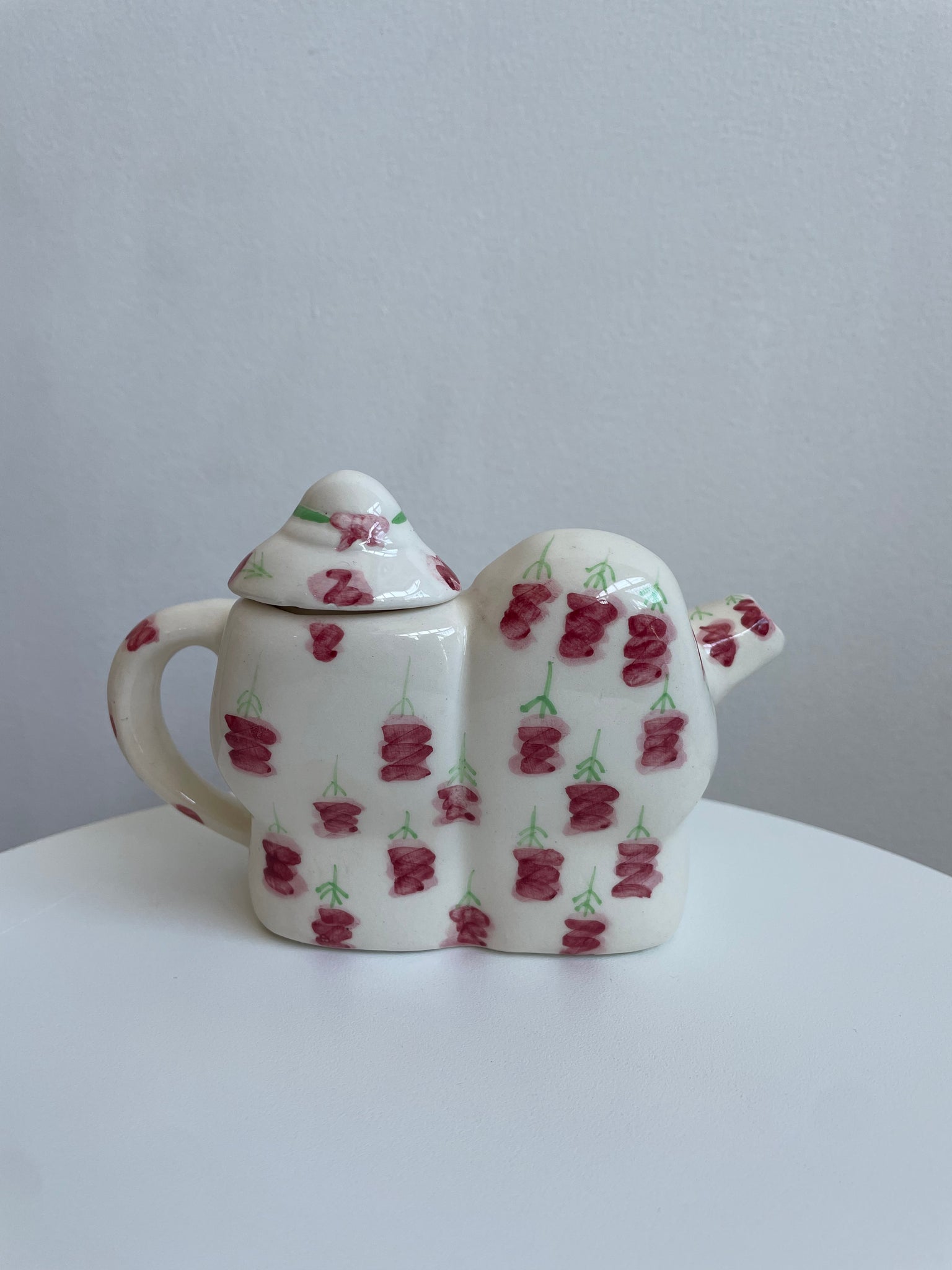 KITTY ON A COUCH TEAPOT