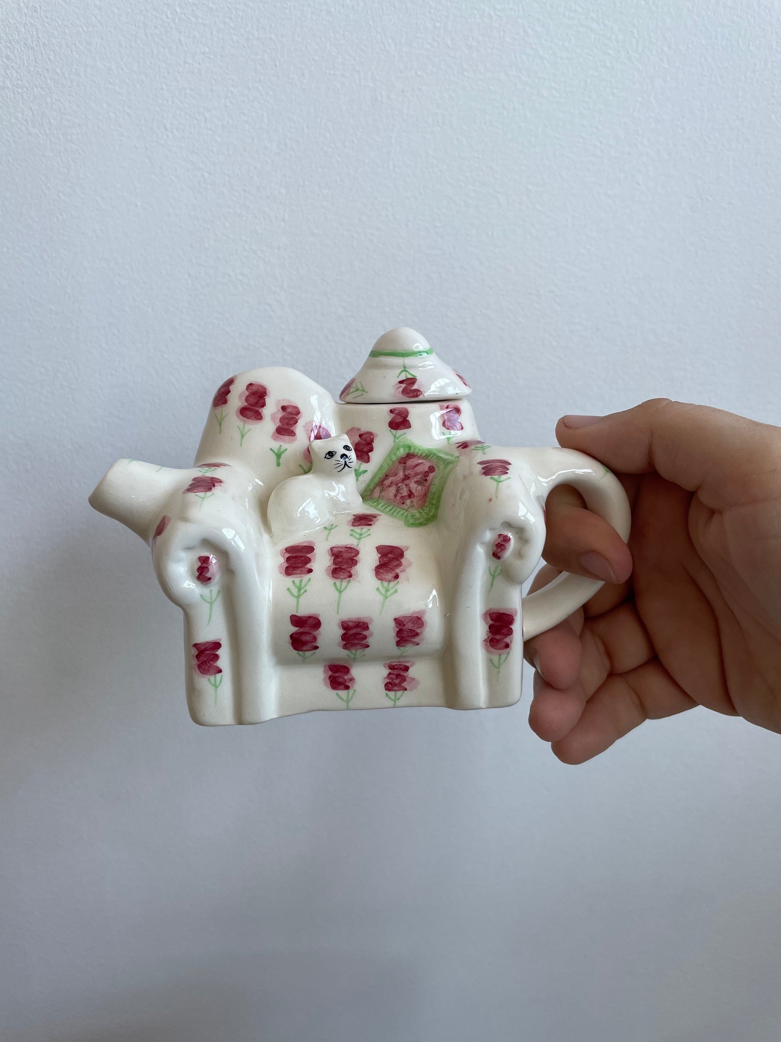 KITTY ON A COUCH TEAPOT