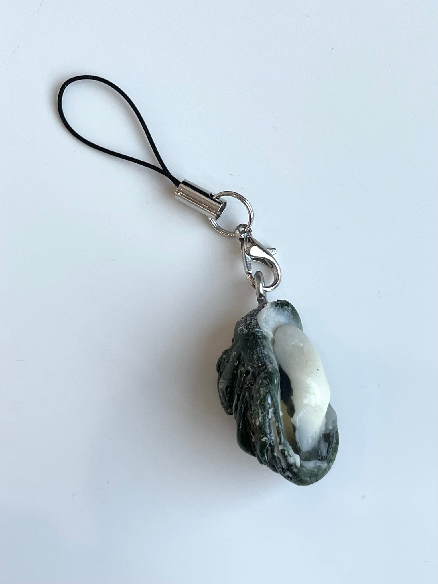 OYSTER PHONE CHARM