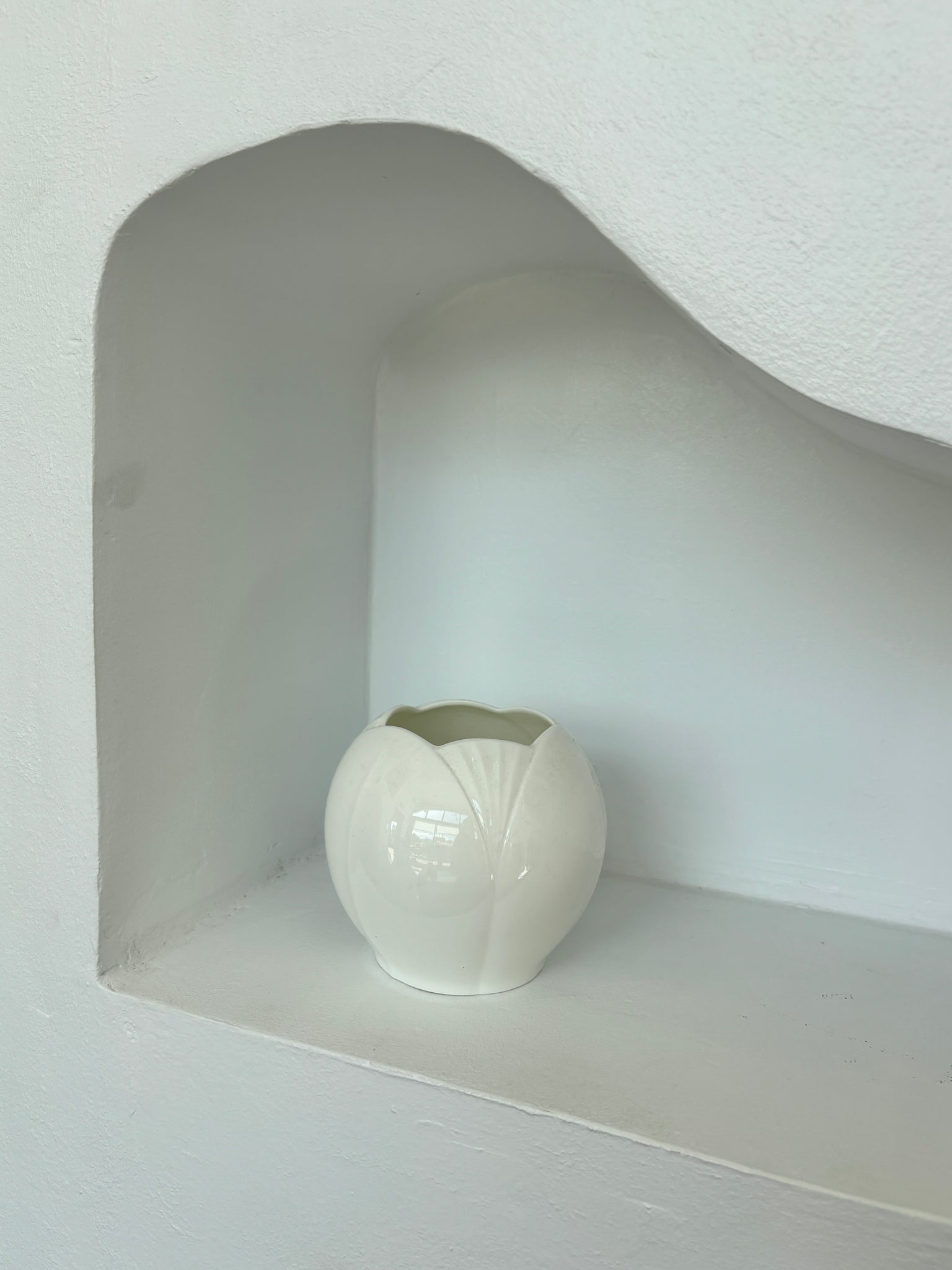 VINTAGE TULIP VASE