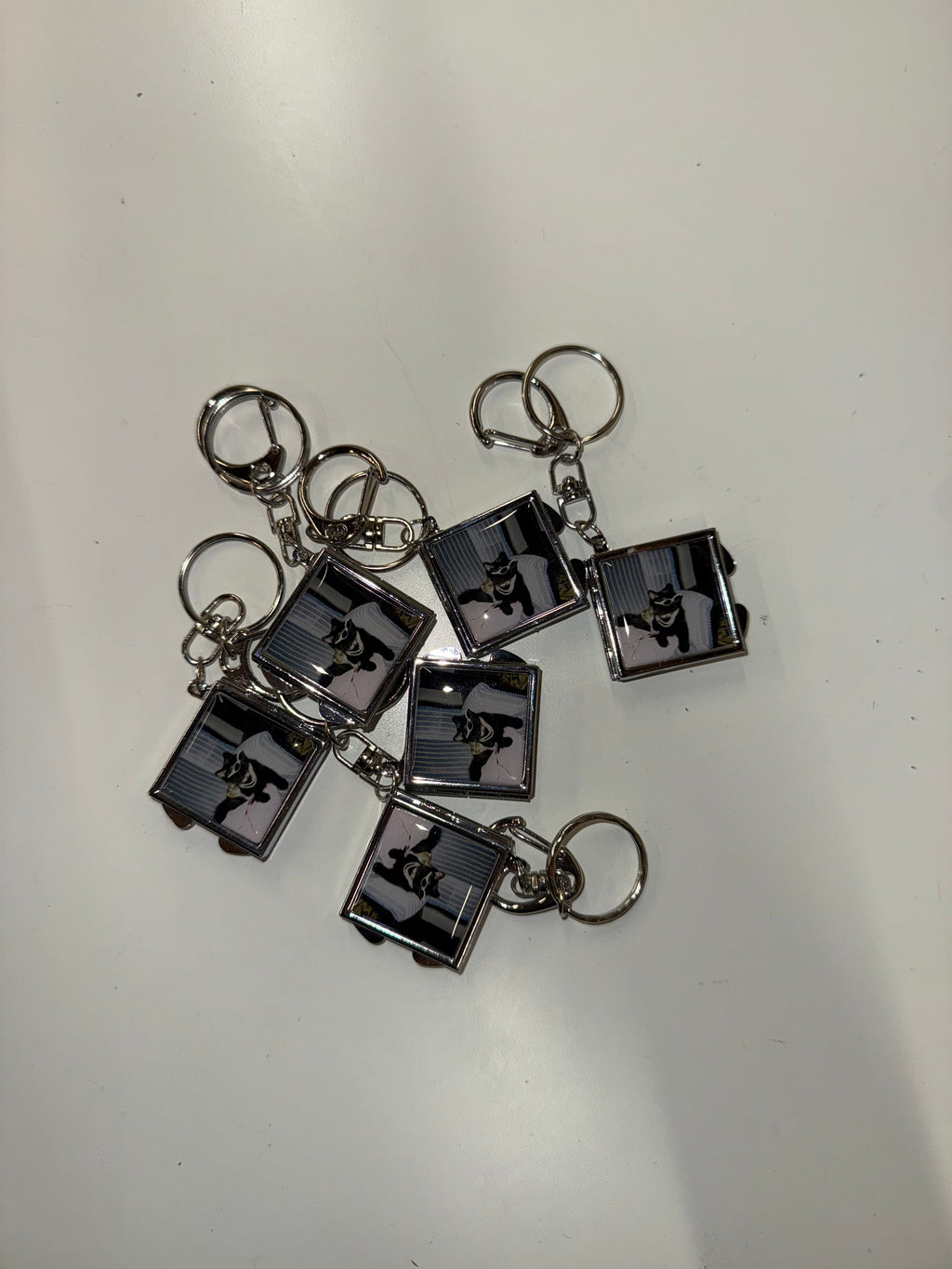 LUXURIOUS KITTEN KEYCHAIN – Ri-Ri-Ku