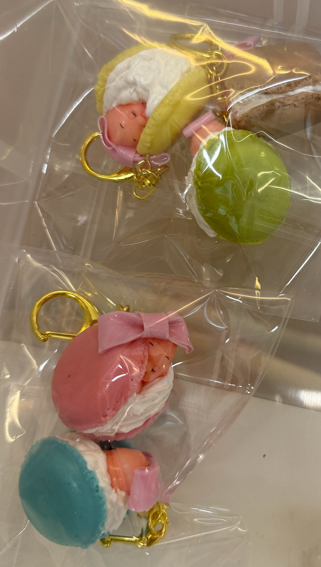 MACARON KEWPIE KEYCHAIN