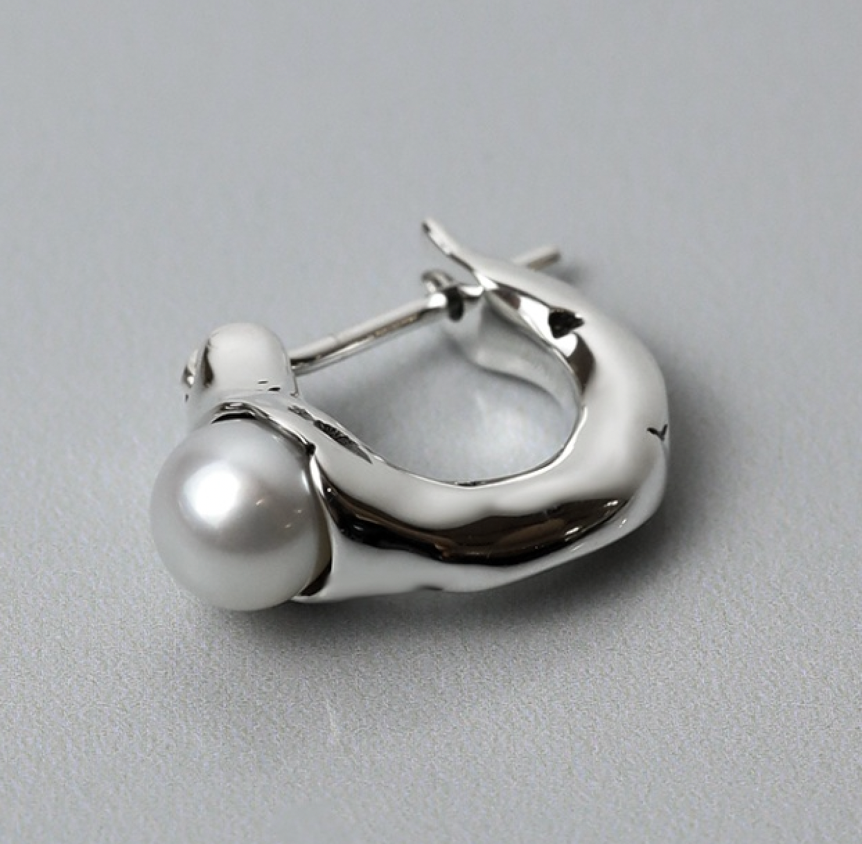 PEARL + SILVER HUGGIE