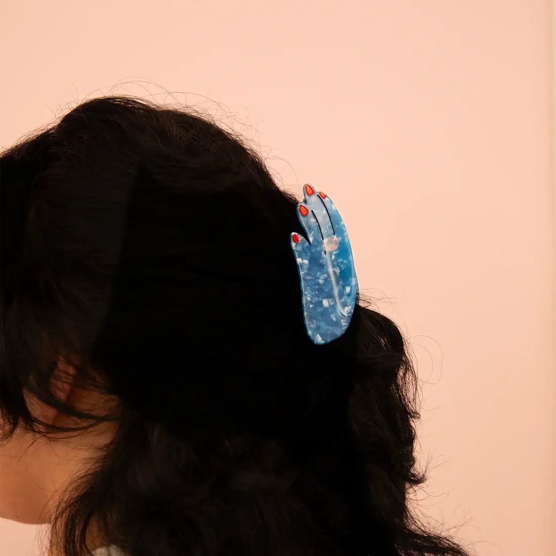 Carolyn Suzuki - HANDS ON HAIR CLAW