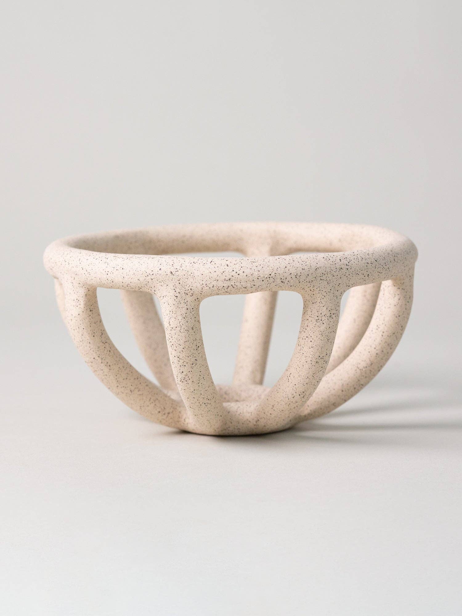 Virginia Sin - Prong Fruit Bowl, Sand: Medium