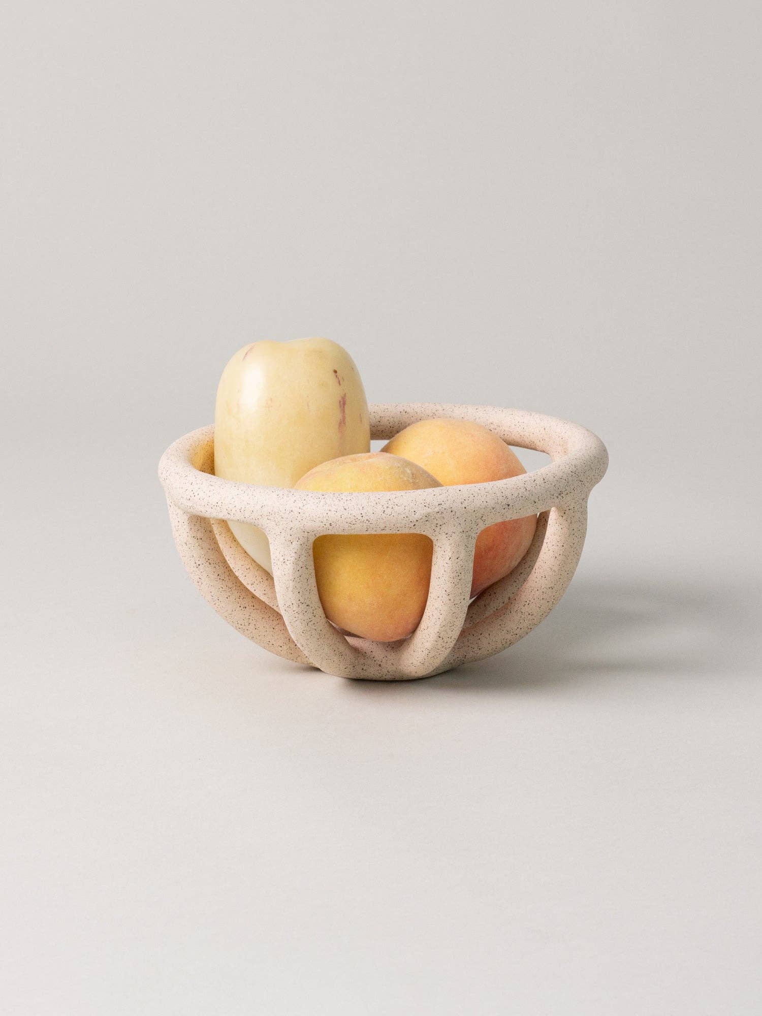 Virginia Sin - Prong Fruit Bowl, Sand: Medium