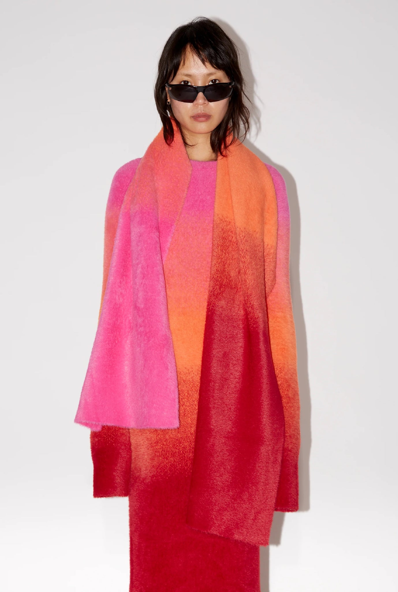 GRADIENT KNIT SCARF
