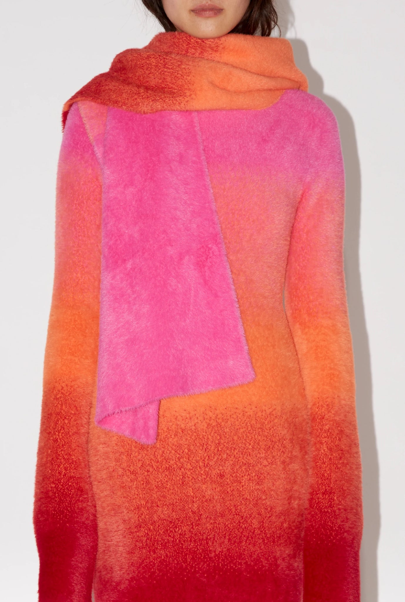 GRADIENT KNIT SCARF