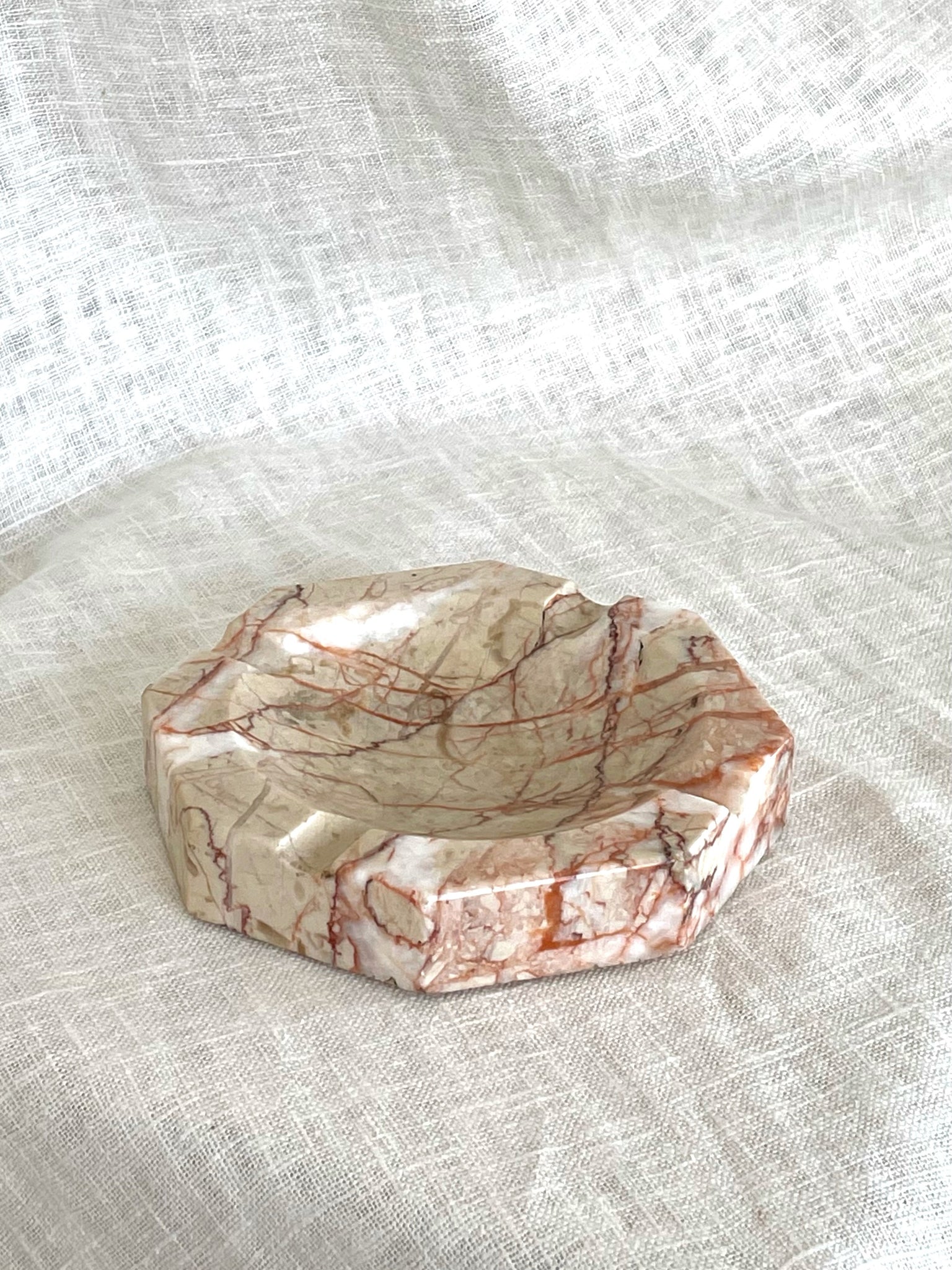 MARBLE CATCHALL