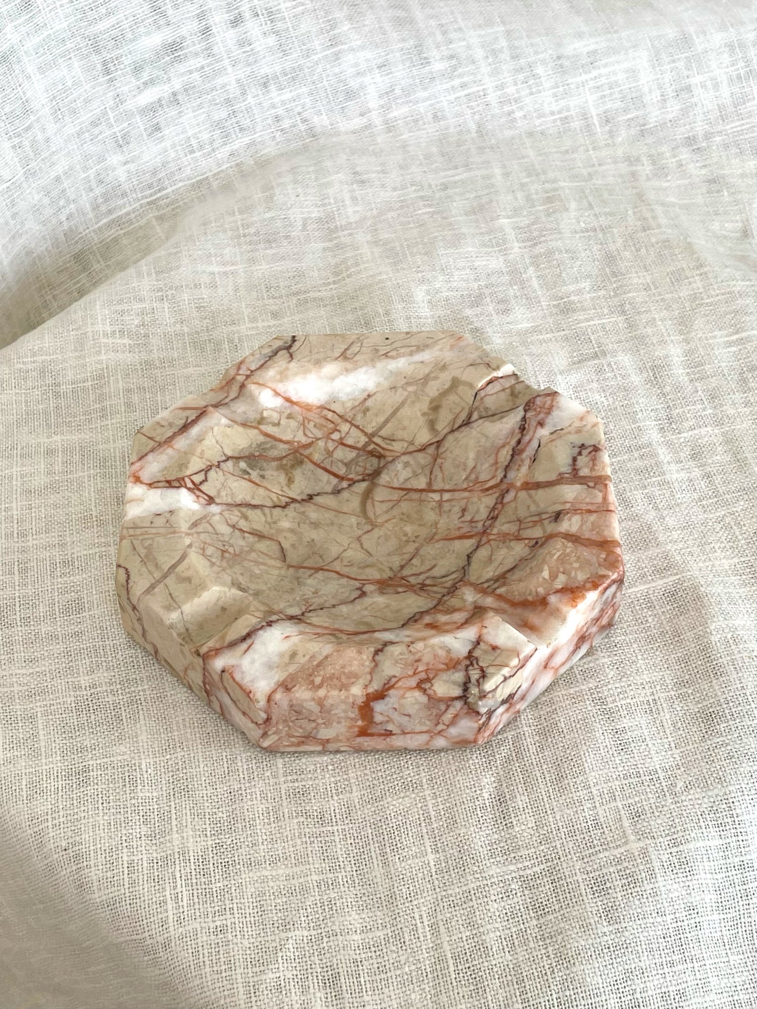 MARBLE CATCHALL
