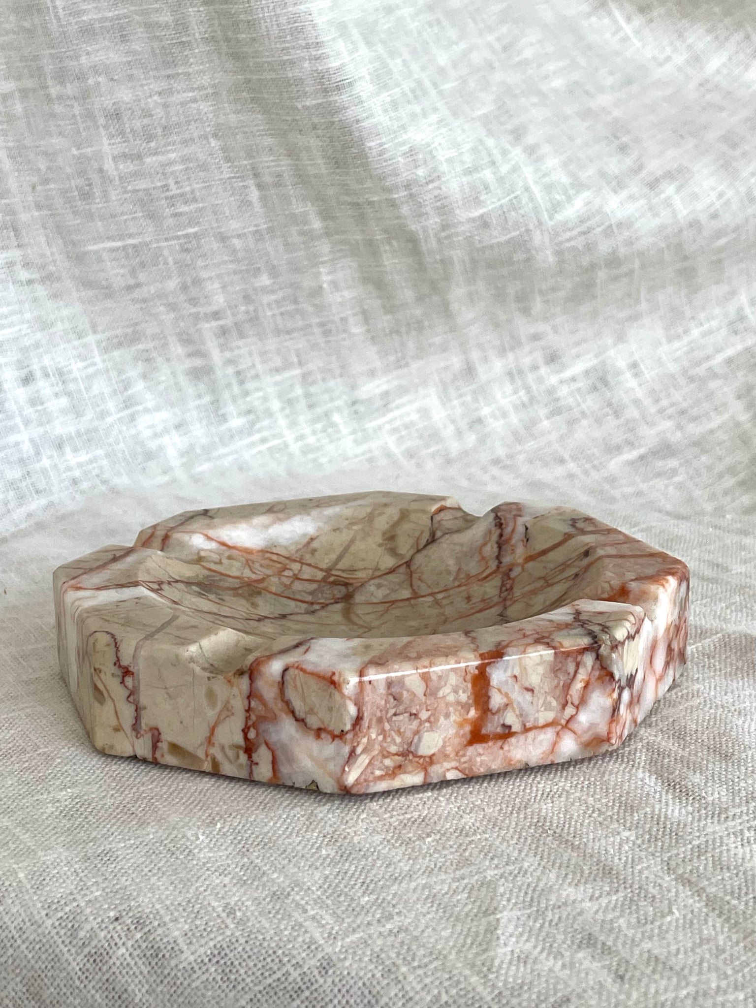 MARBLE CATCHALL