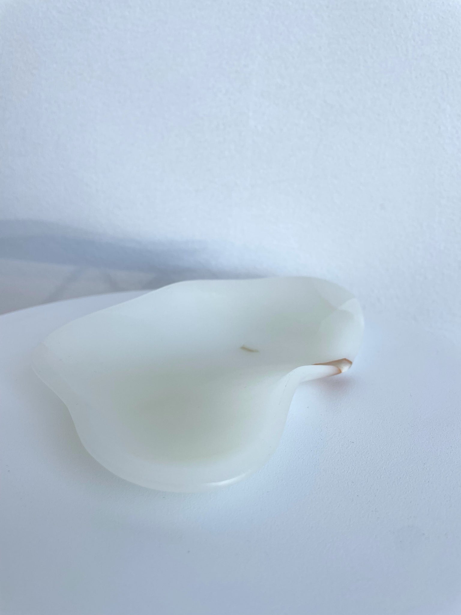 ROSALIA ORGANIC ONYX DISH