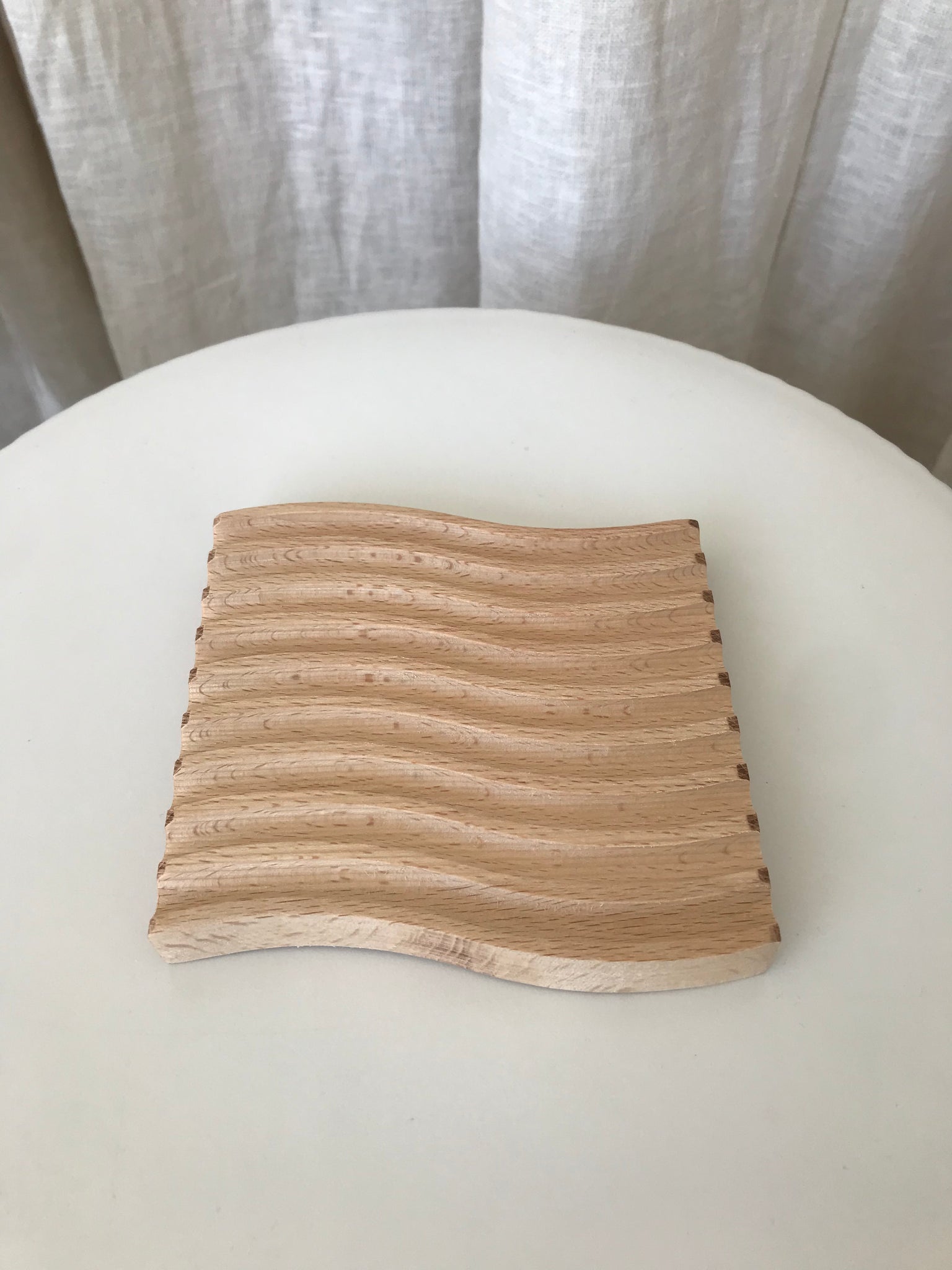 WAVY WOODEN DISPLAY TRAY