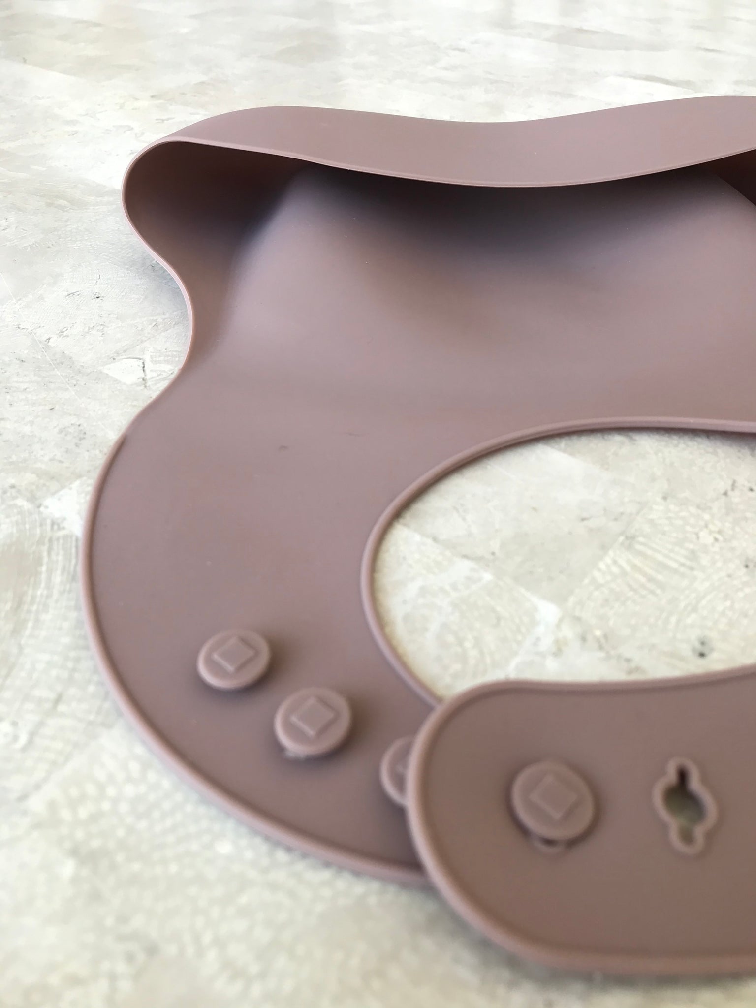 MAUVE SILICONE BIB