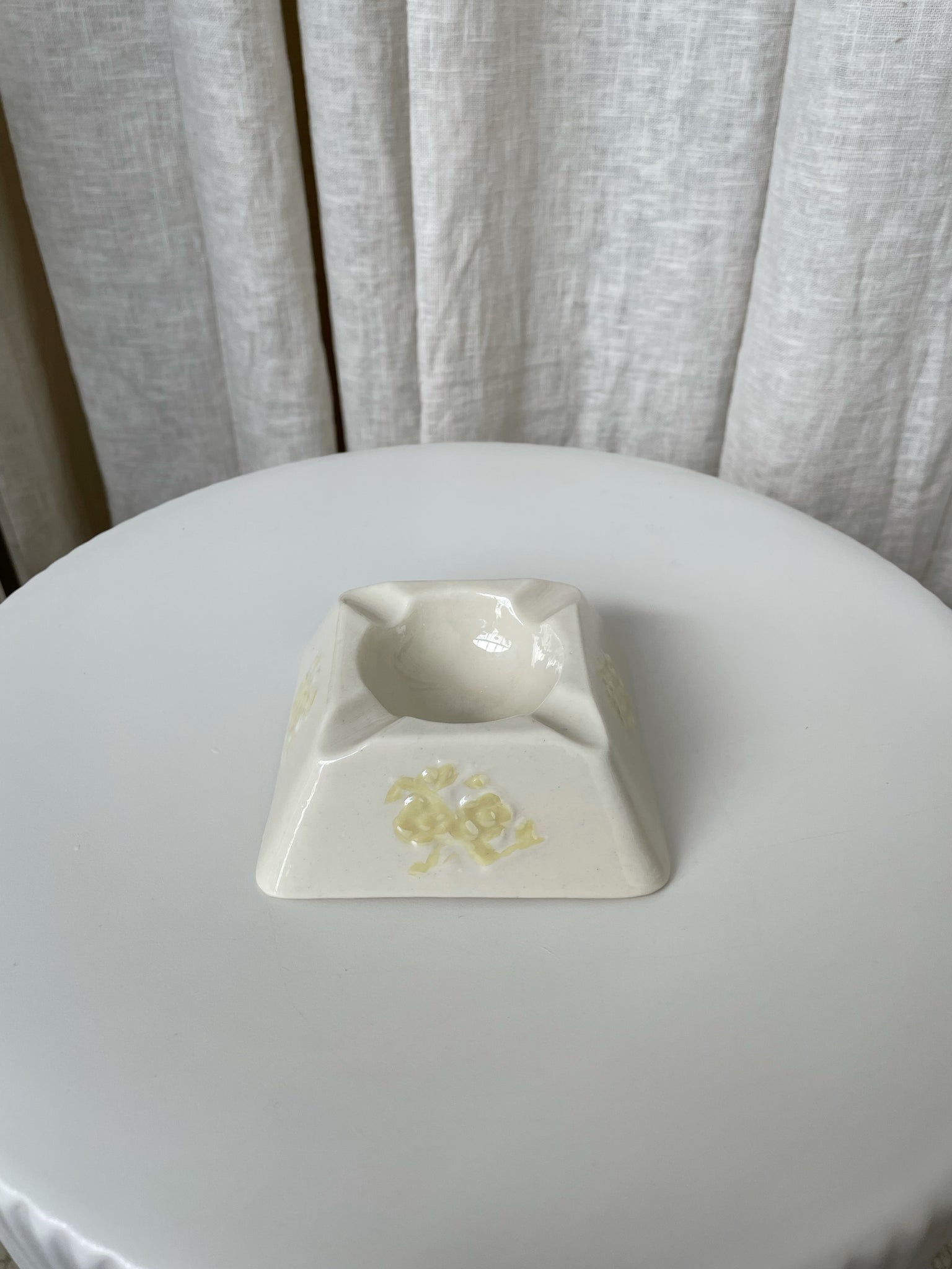 VINTAGE PLATFORM ASHTRAY