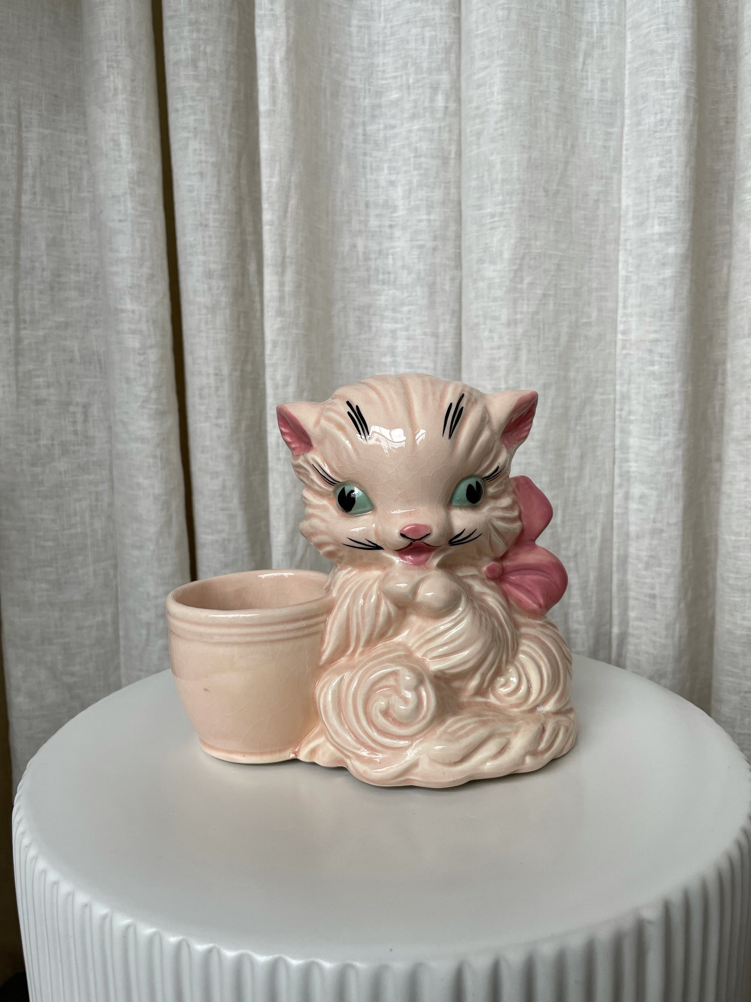 VINTAGE PINK KITTY HULL POTTERY