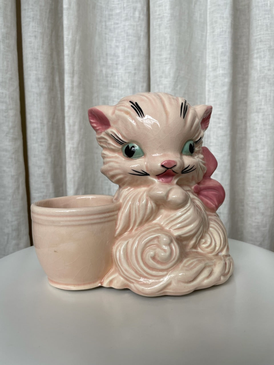 VINTAGE PINK KITTY HULL POTTERY