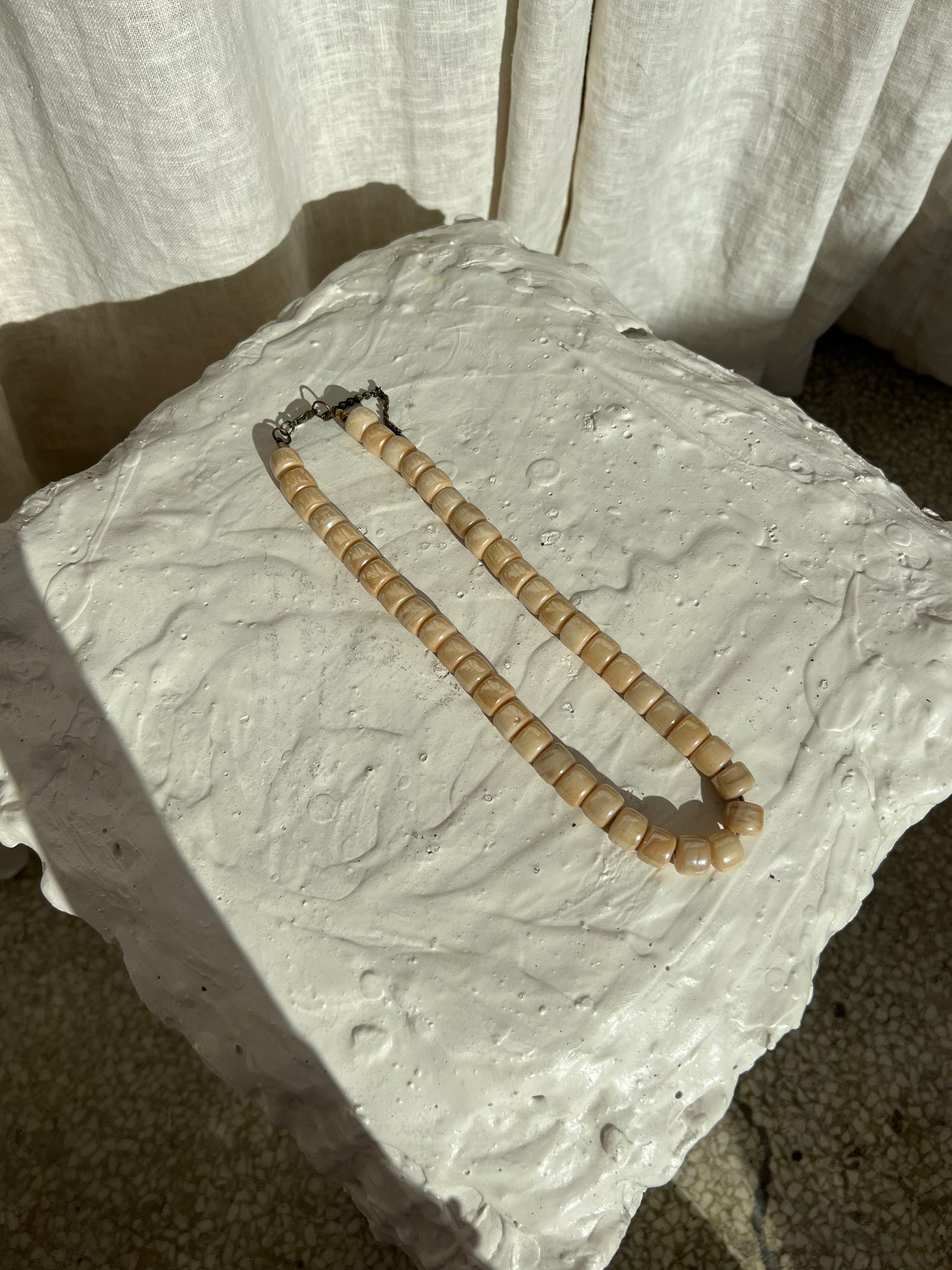 VINTAGE GLASS BEAD NECKLACE