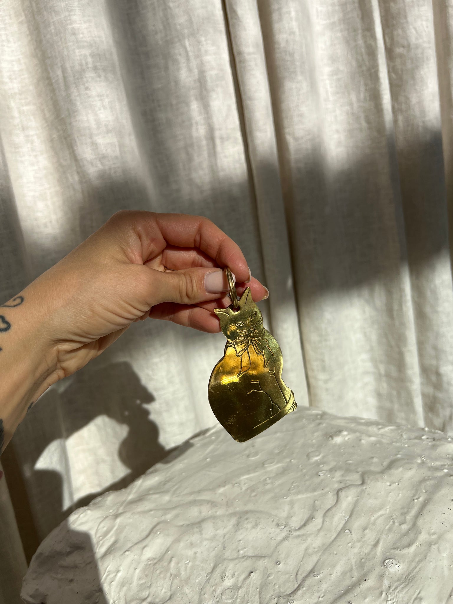 SITTING PRETTY KEYCHAIN