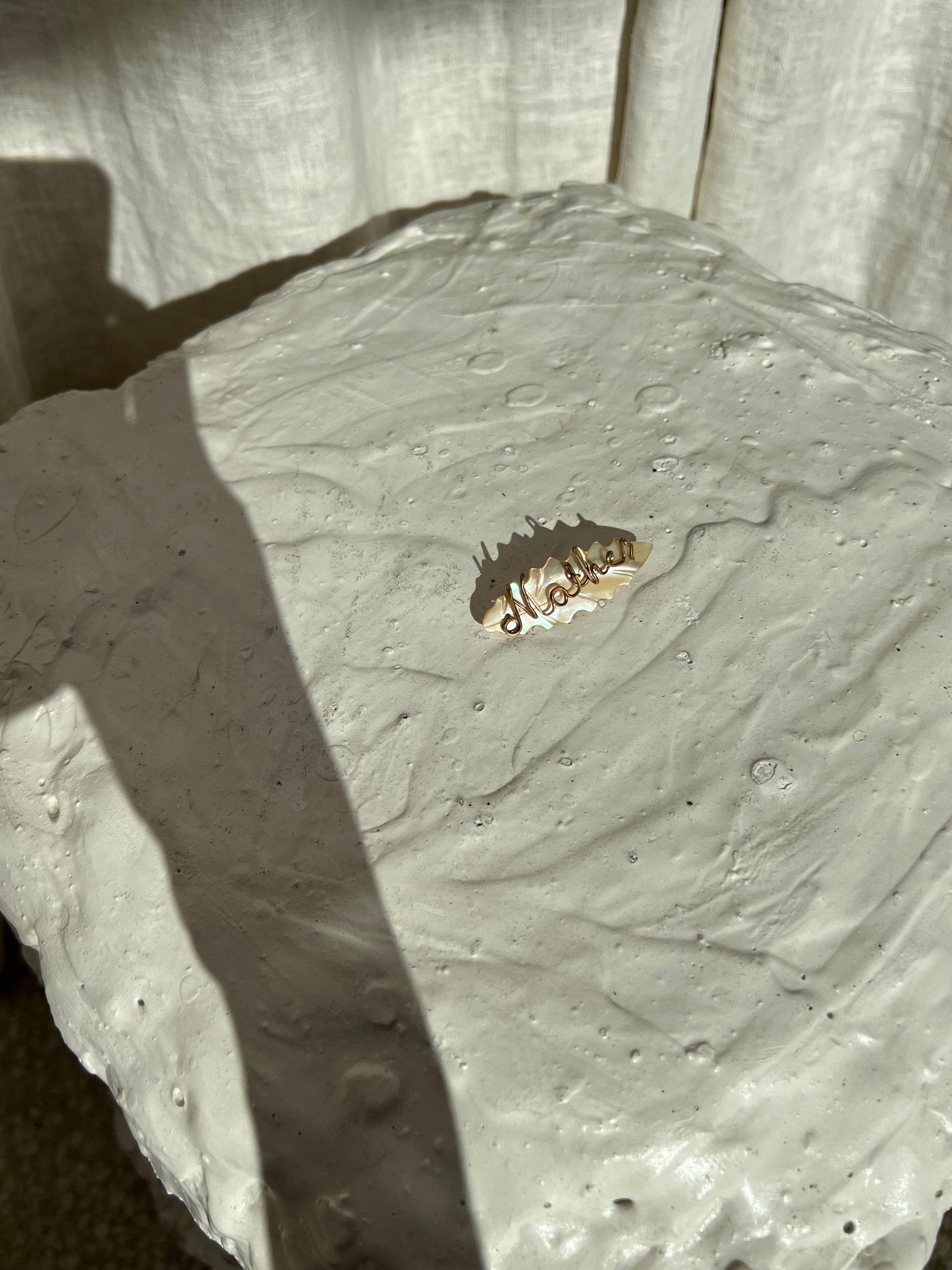 MOTHER OF PEARL CLIP