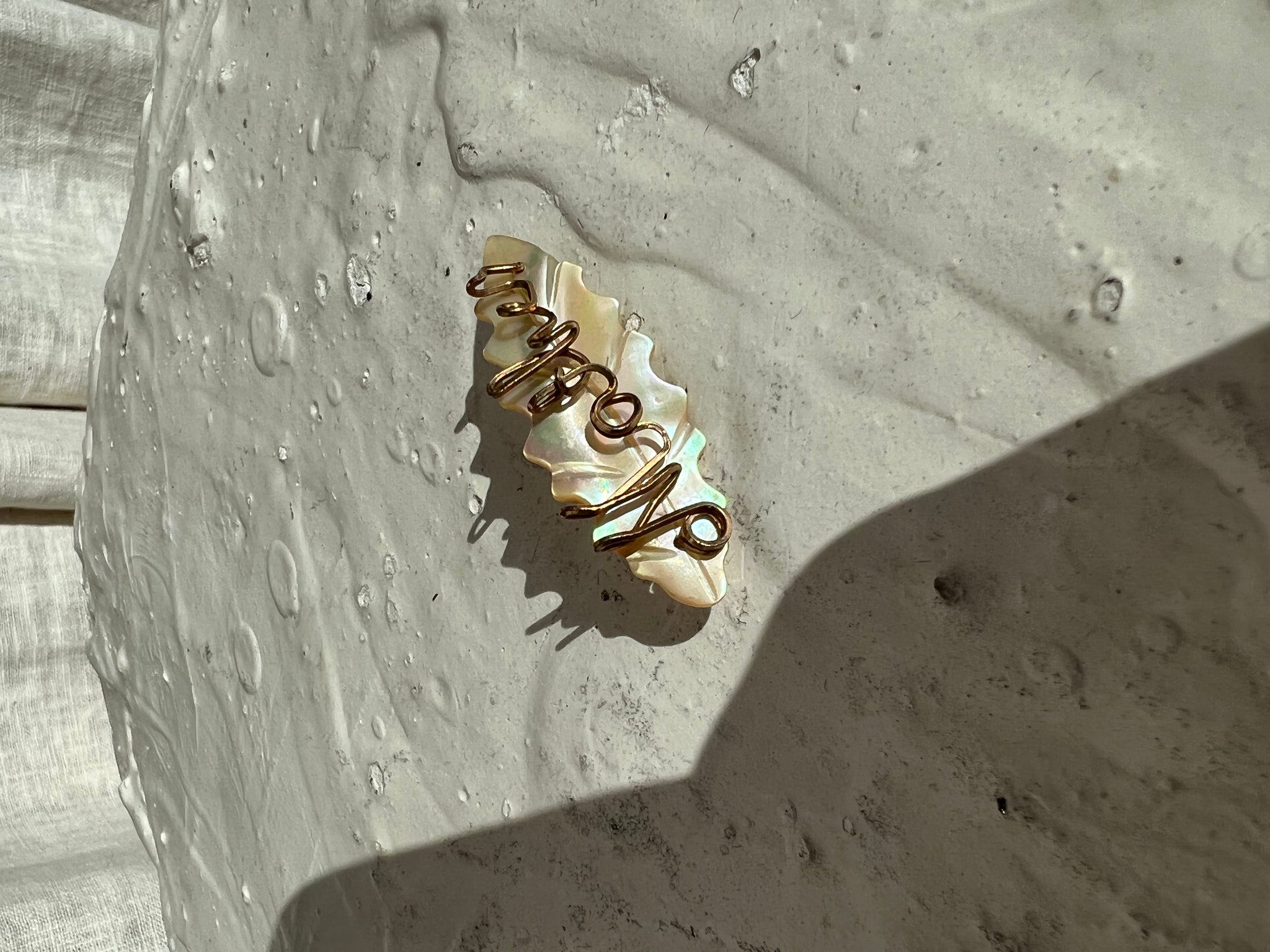 MOTHER OF PEARL CLIP