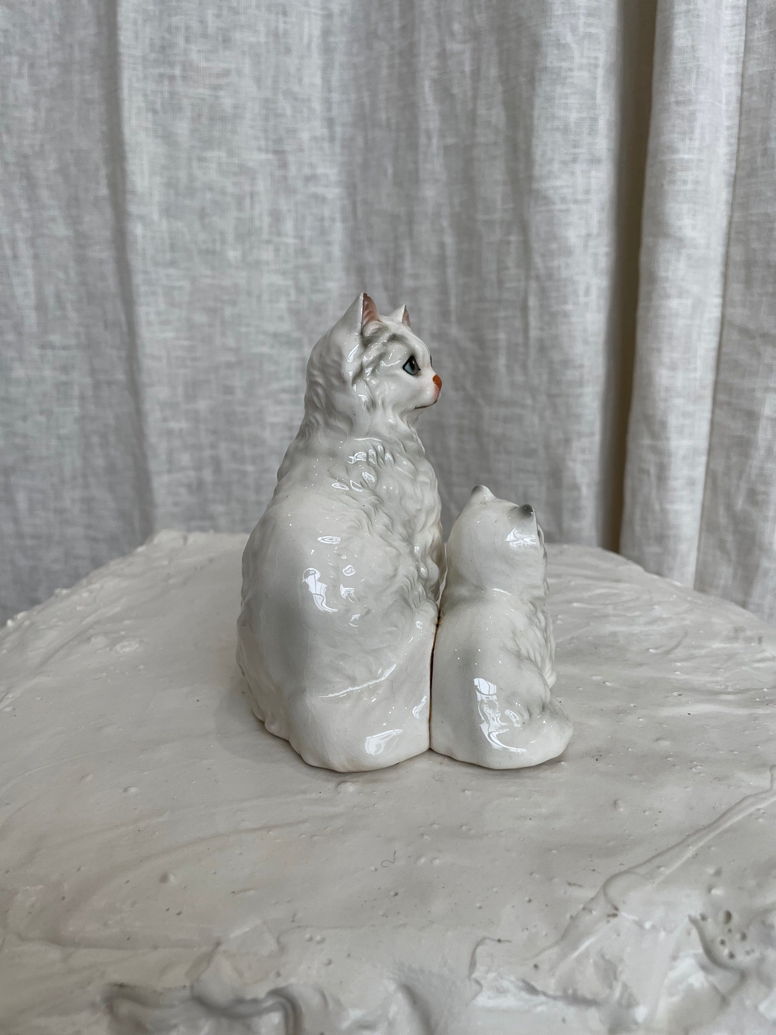 CAT FAM FIGURINE