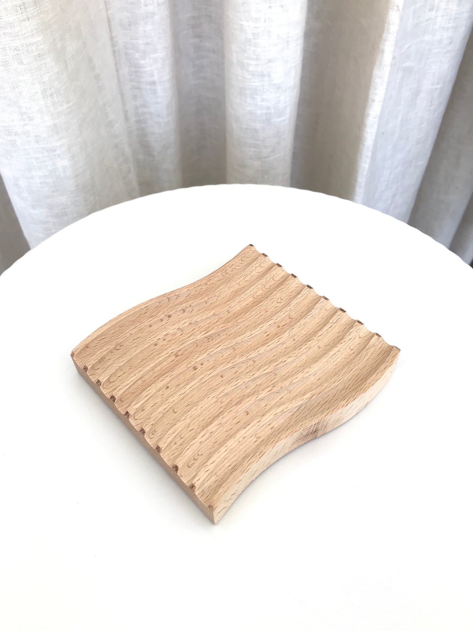 WAVY WOODEN DISPLAY TRAY