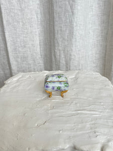 TINY FLORAL PEDESTAL TCHOTCHKE BOX