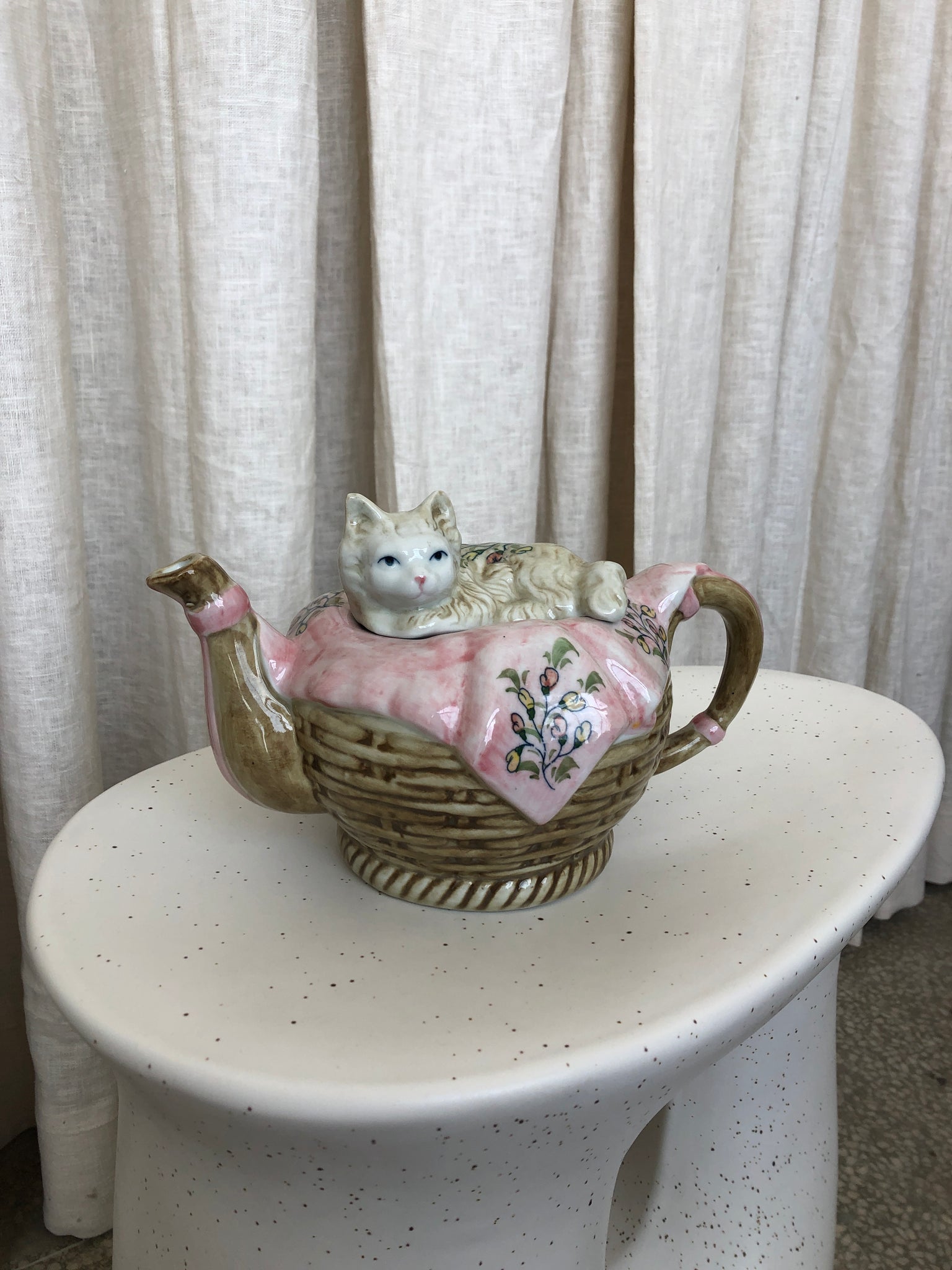 RESTING KITTEN TEAPOT