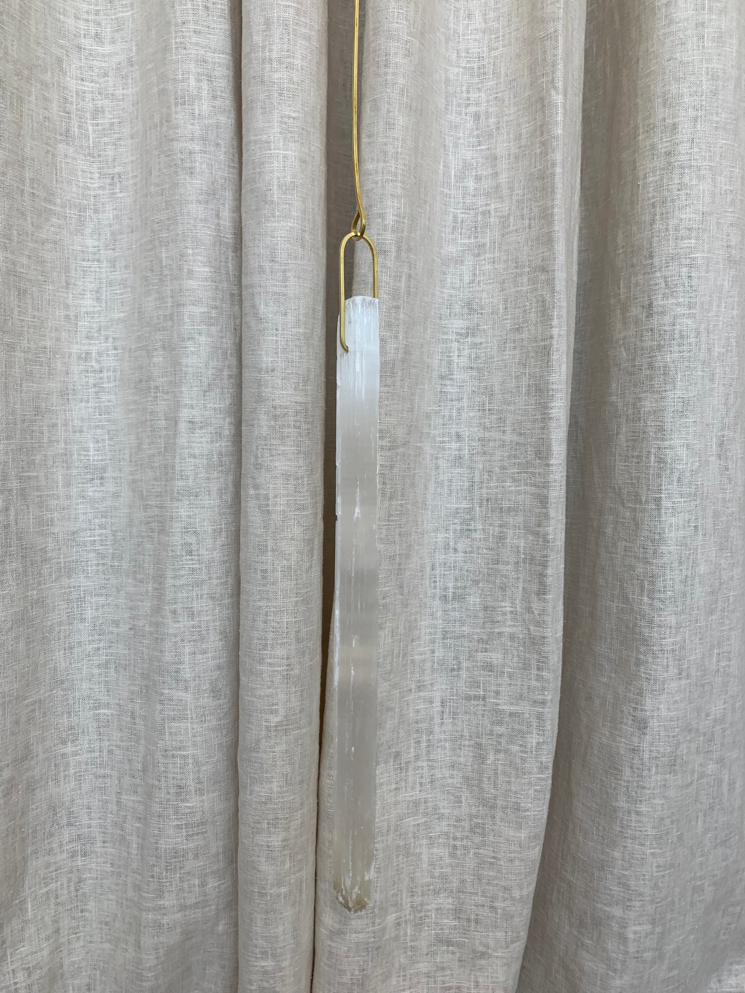 SINGLE SELENITE DROP WALL GEM
