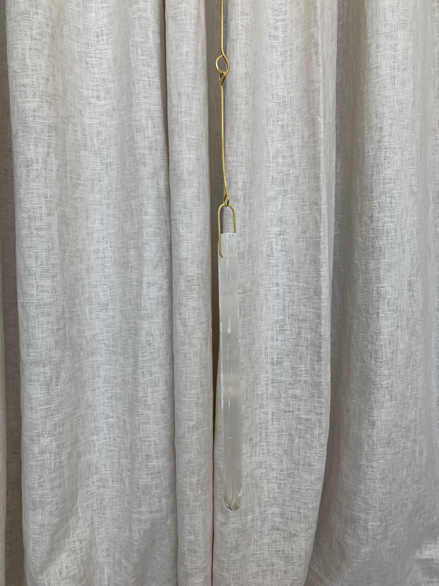 SINGLE SELENITE DROP WALL GEM