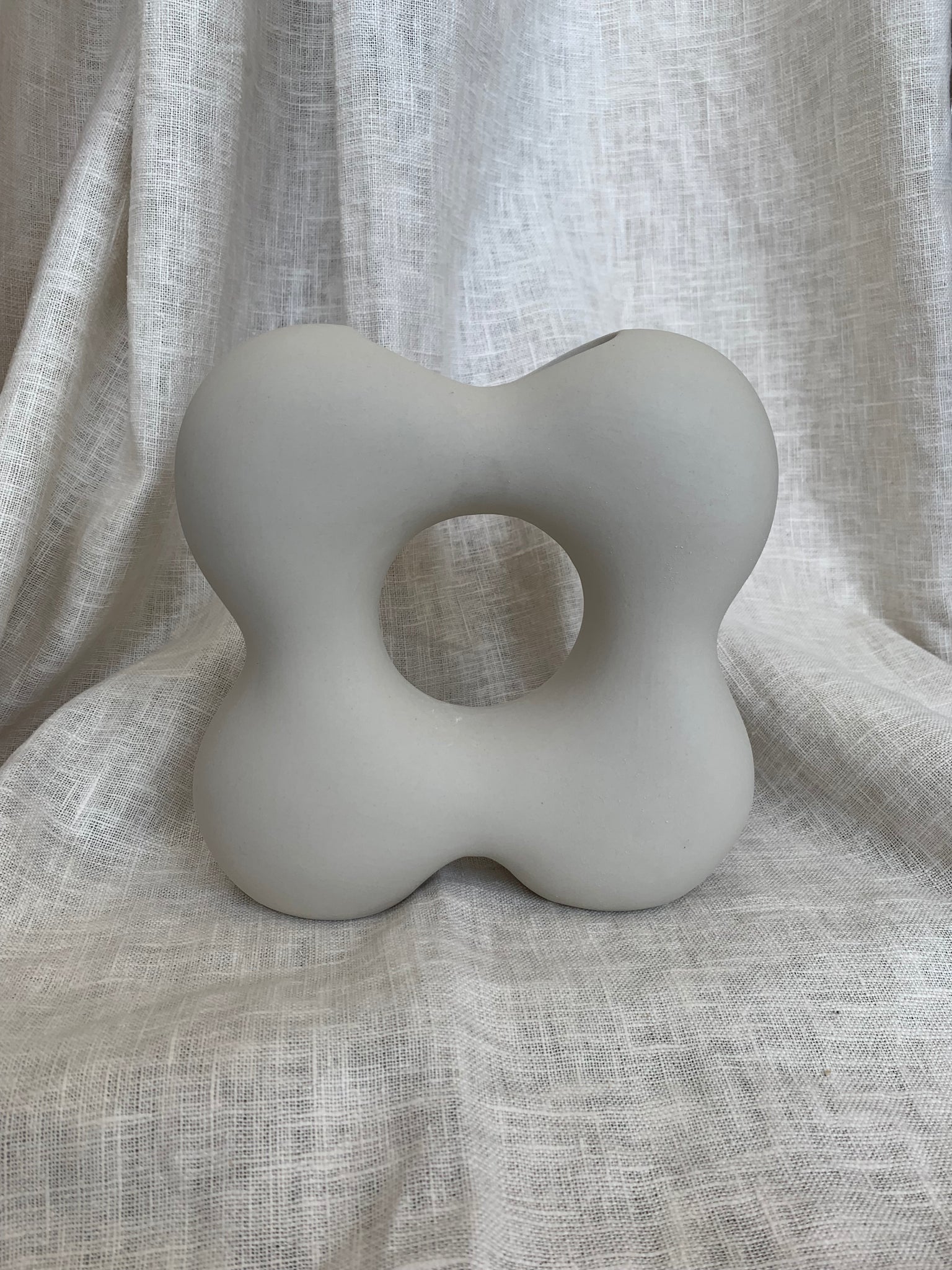 GROOVY FLOWER VASE